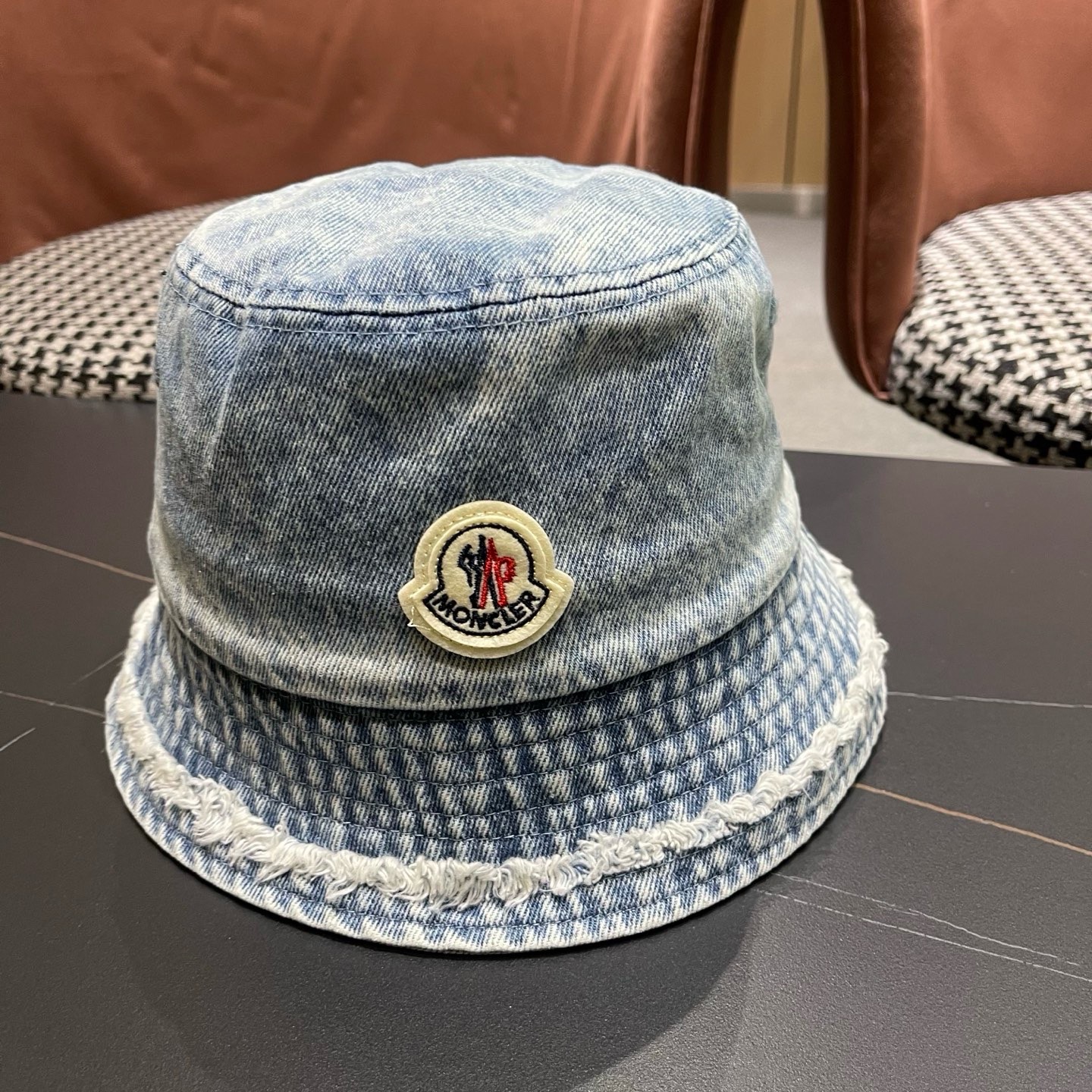 MONCLER（蒙口）帽子女款新款毛边牛仔渐变渔夫帽女大头围显脸小盆帽潮