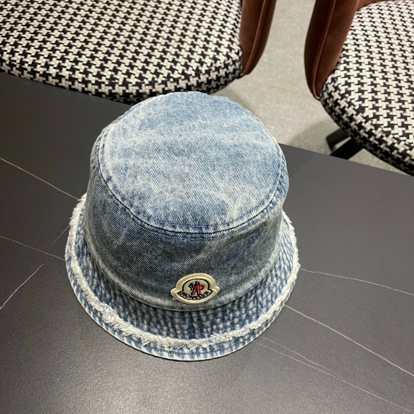 MONCLER（蒙口）帽子女款新款毛边牛仔渐变渔夫帽女大头围显脸小盆帽潮