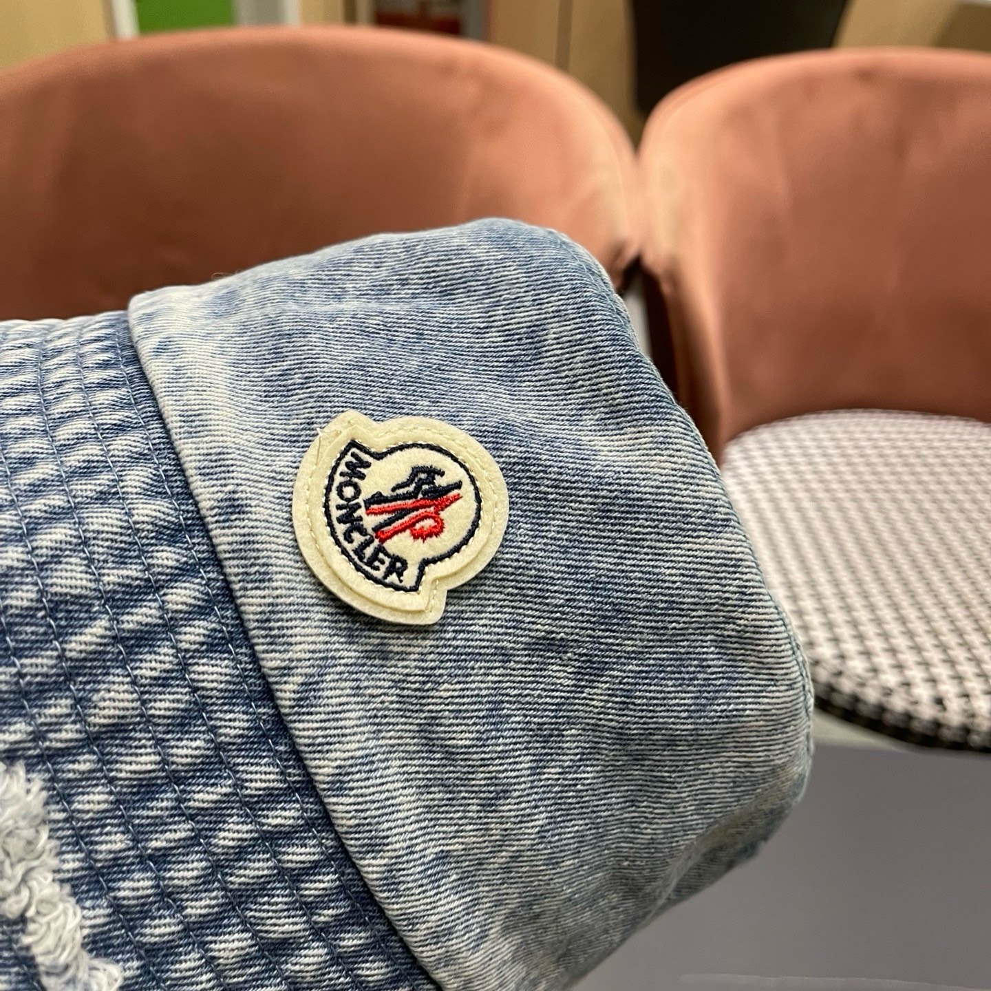 MONCLER（蒙口）帽子女款新款毛边牛仔渐变渔夫帽女大头围显脸小盆帽潮
