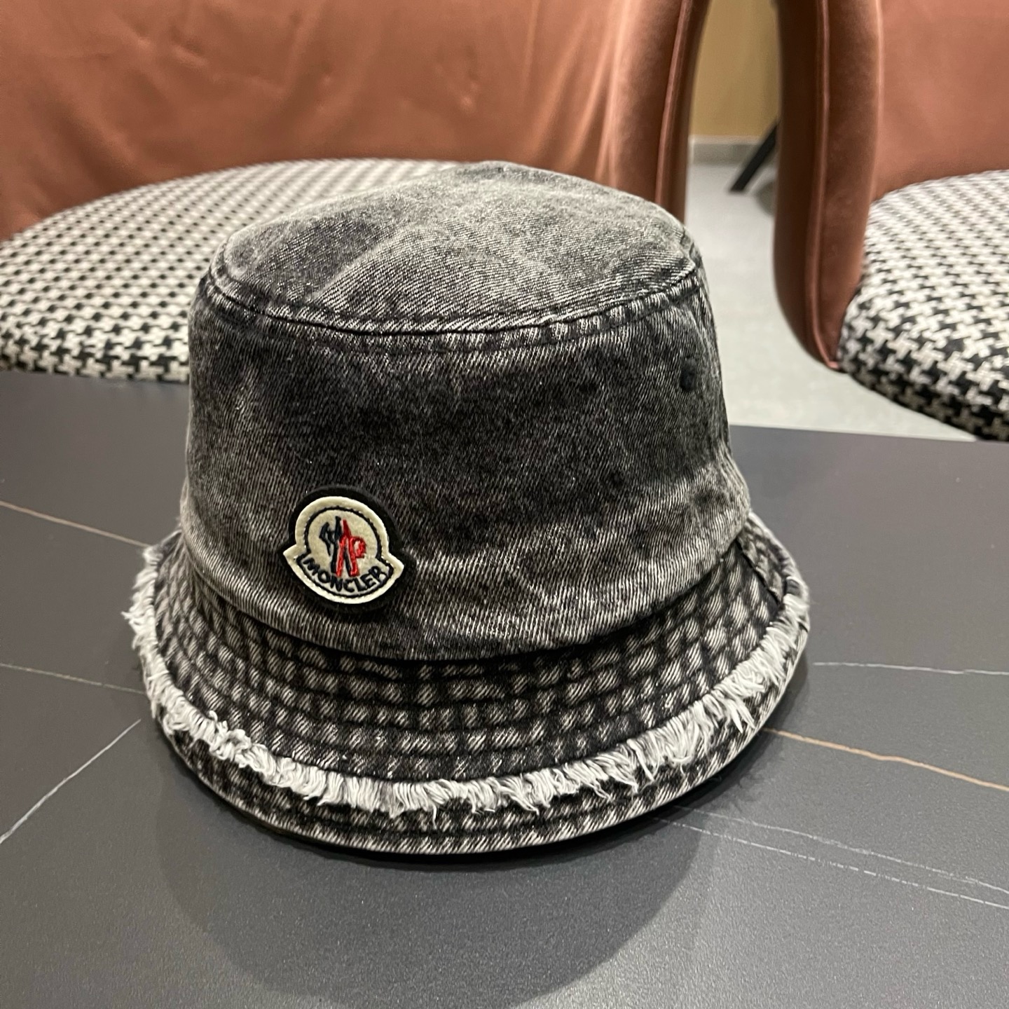 MONCLER（蒙口）帽子女款新款毛边牛仔渐变渔夫帽女大头围显脸小盆帽潮
