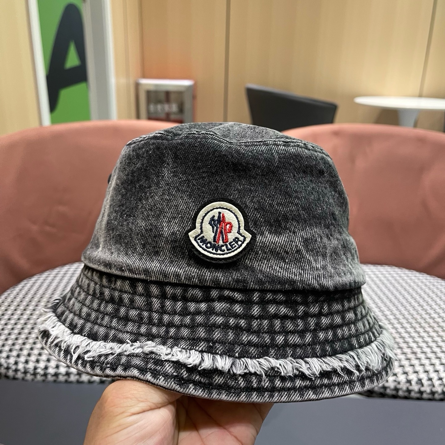 MONCLER（蒙口）帽子女款新款毛边牛仔渐变渔夫帽女大头围显脸小盆帽潮