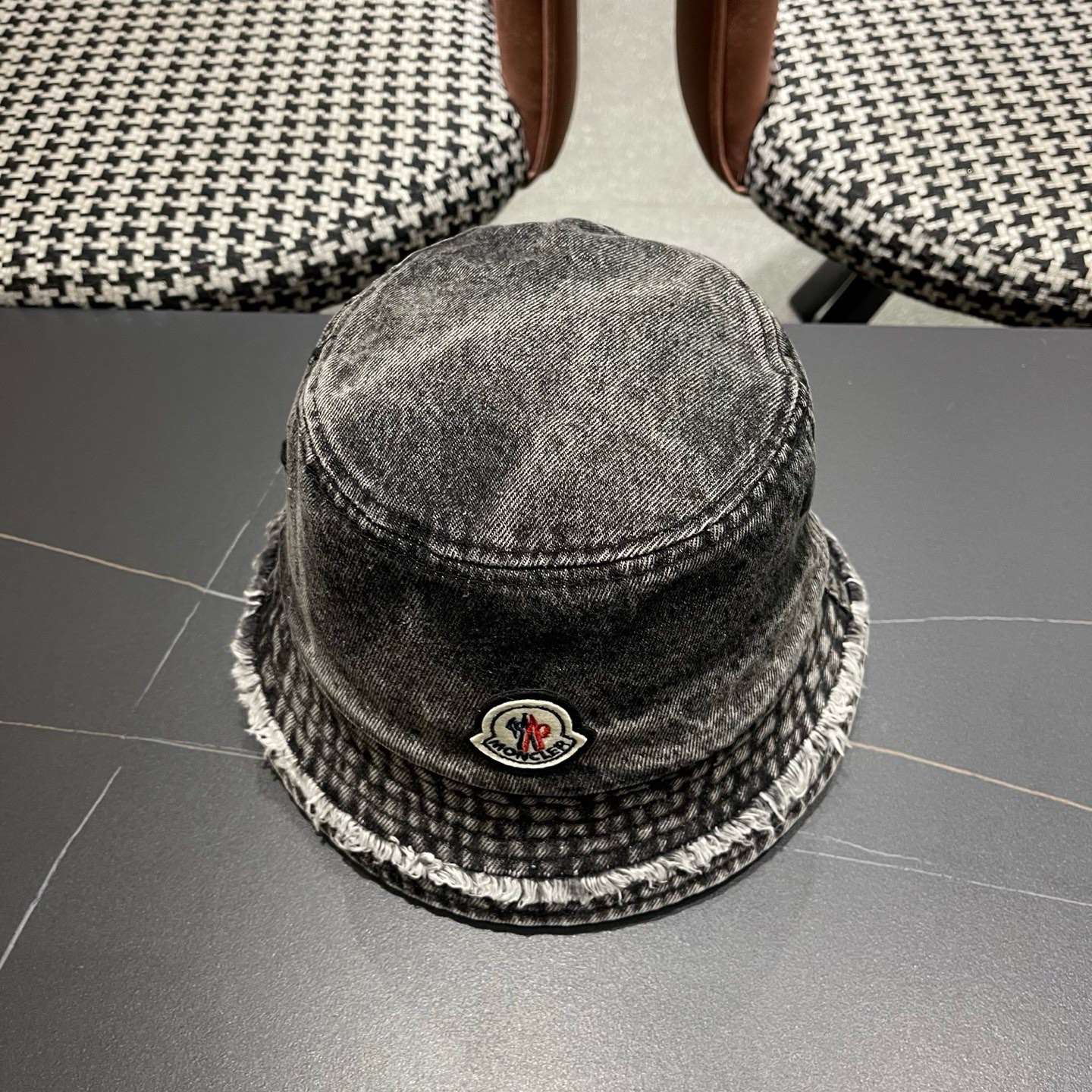 MONCLER（蒙口）帽子女款新款毛边牛仔渐变渔夫帽女大头围显脸小盆帽潮