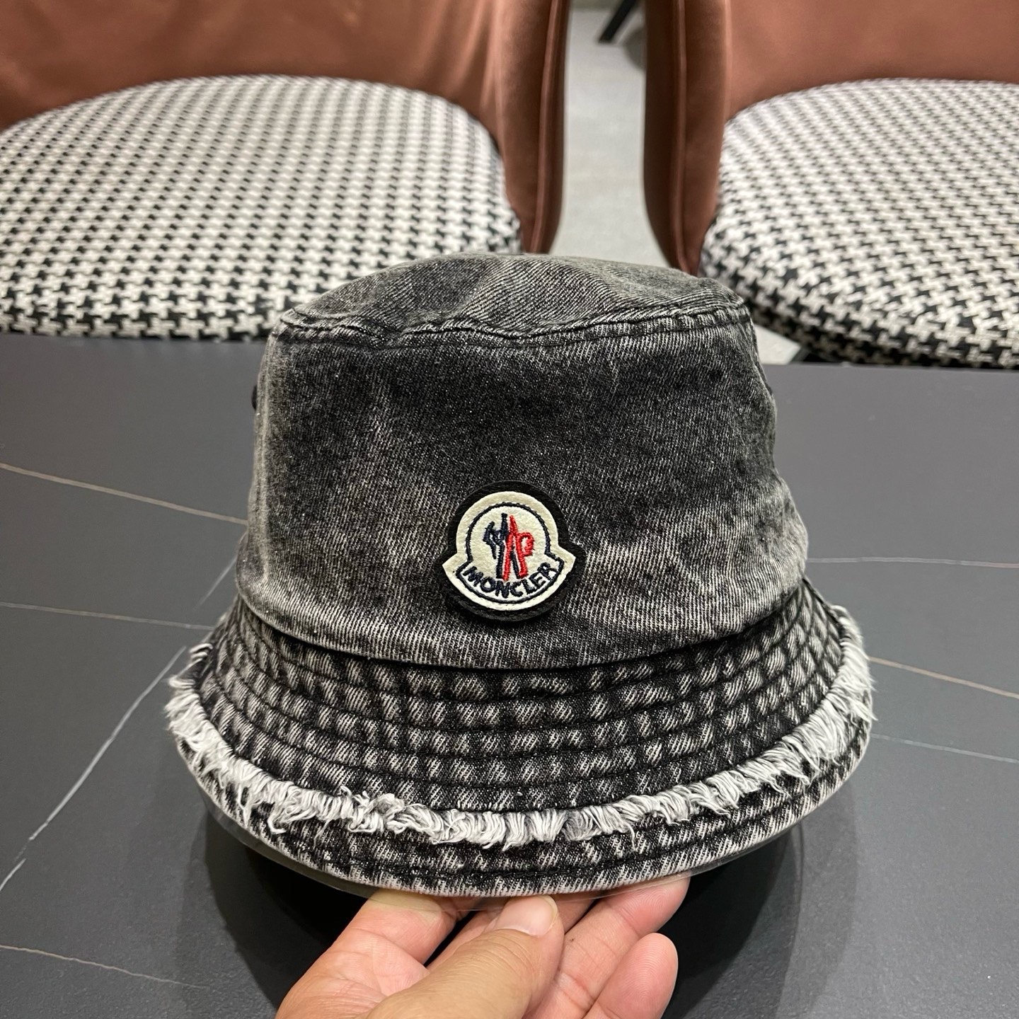 MONCLER（蒙口）帽子女款新款毛边牛仔渐变渔夫帽女大头围显脸小盆帽潮