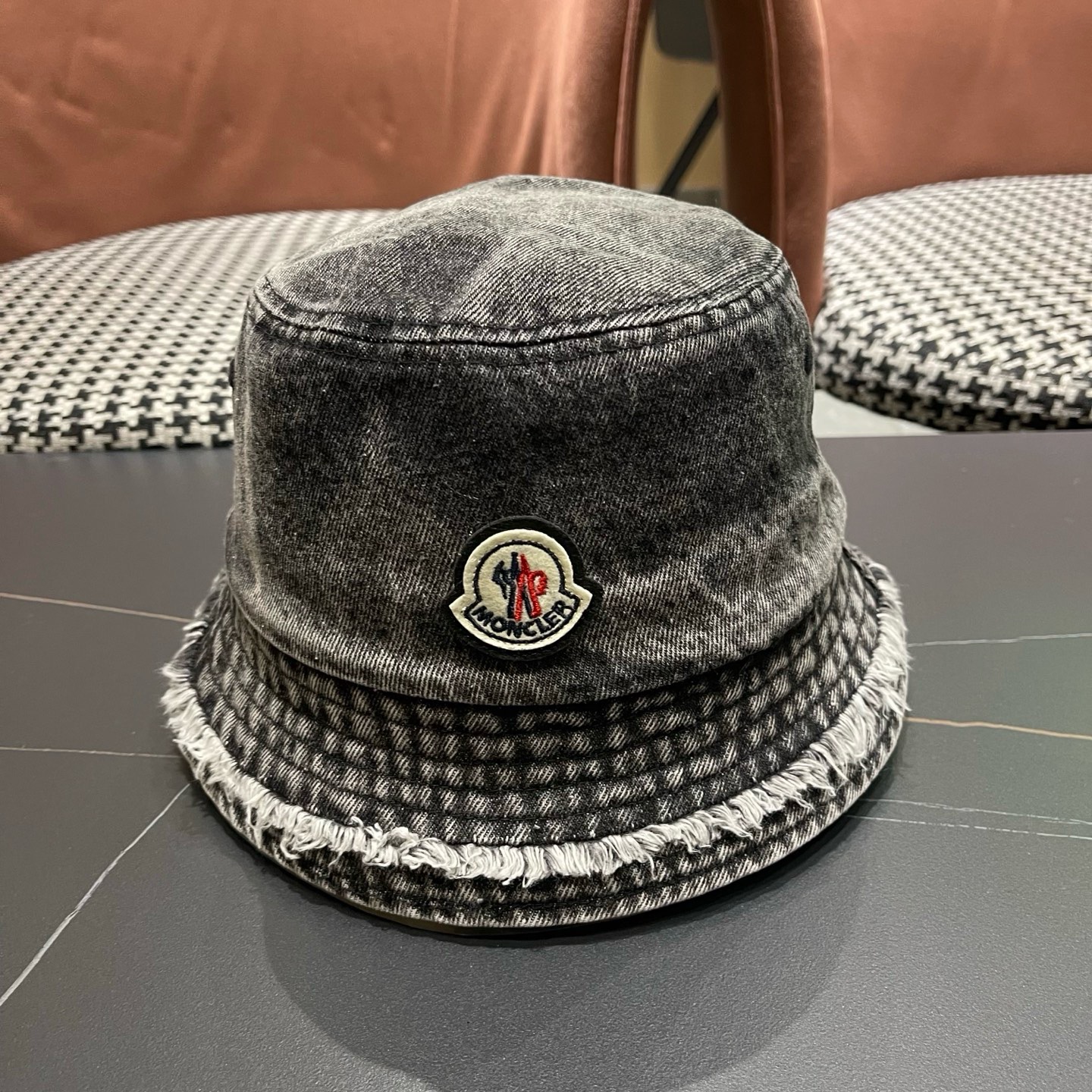 MONCLER（蒙口）帽子女款新款毛边牛仔渐变渔夫帽女大头围显脸小盆帽潮