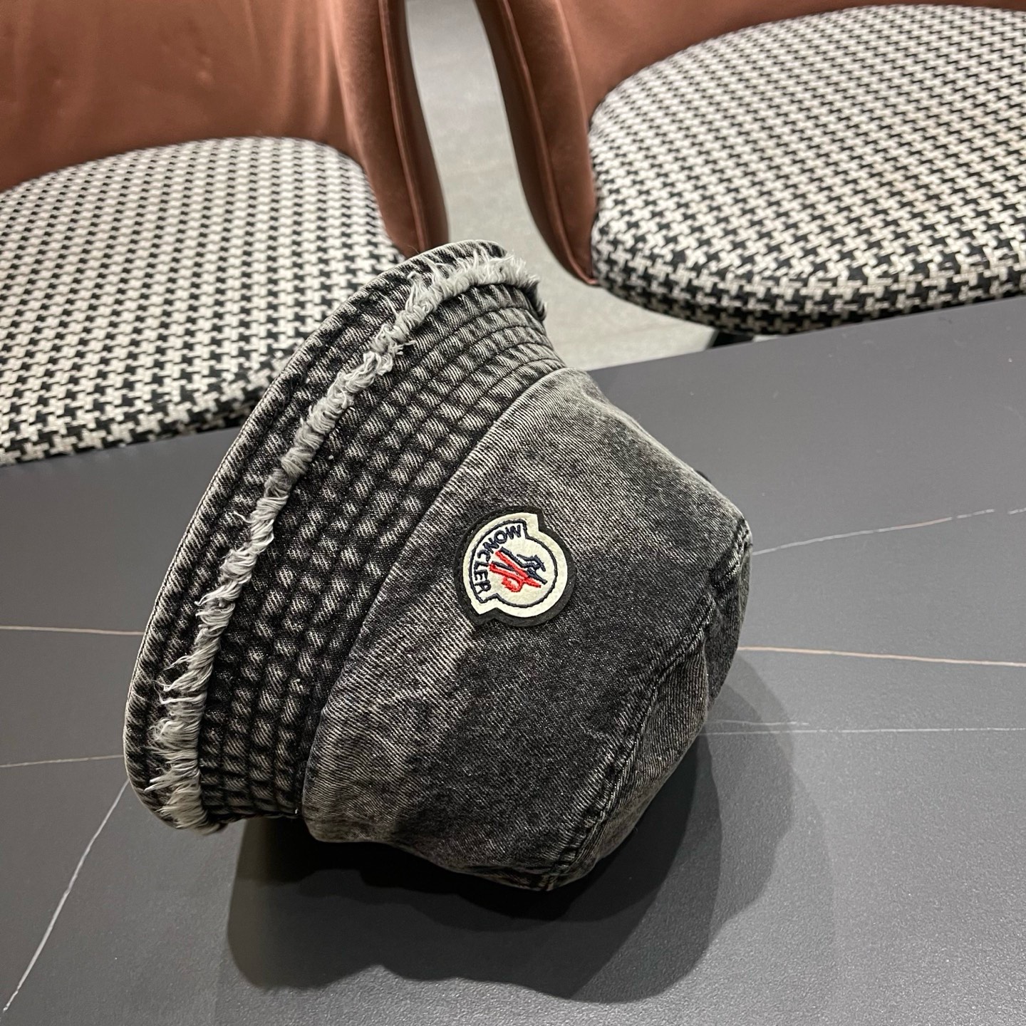 MONCLER（蒙口）帽子女款新款毛边牛仔渐变渔夫帽女大头围显脸小盆帽潮