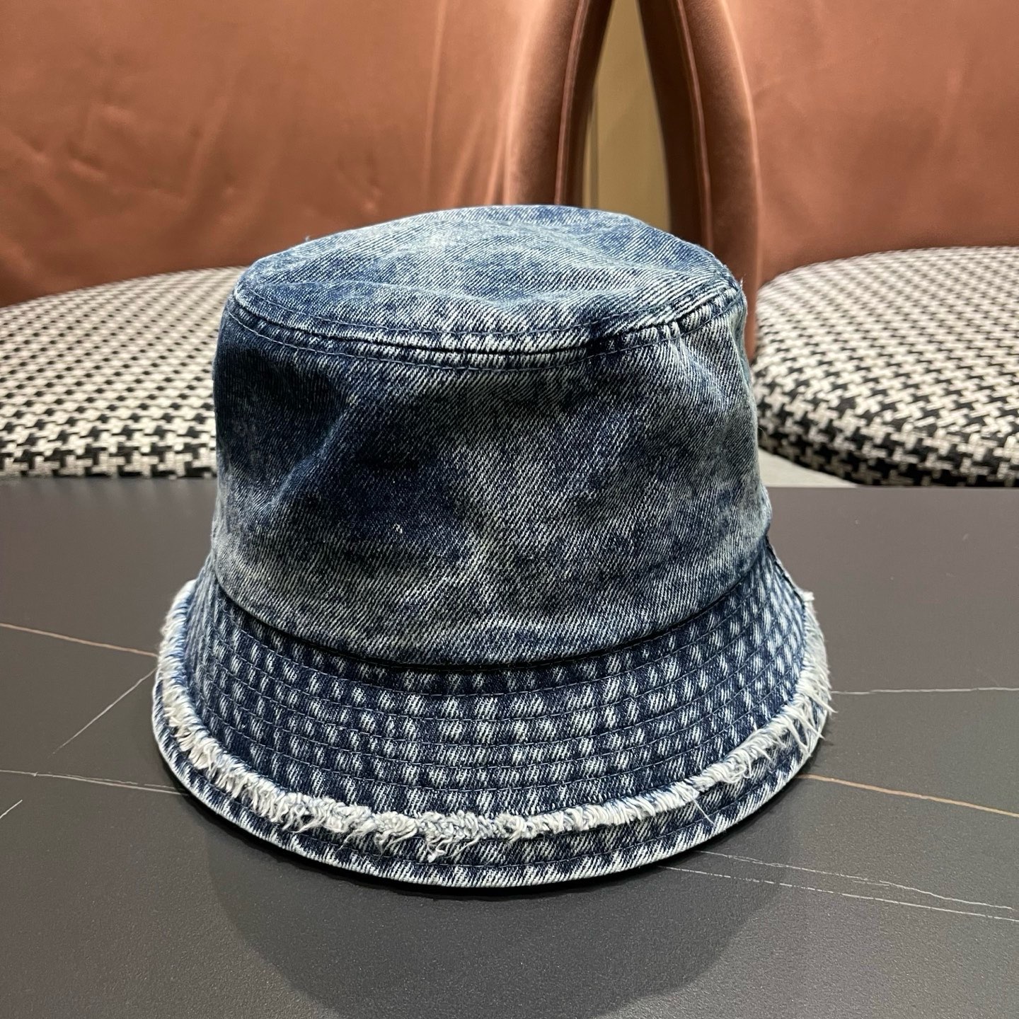 MONCLER（蒙口）帽子女款新款毛边牛仔渐变渔夫帽女大头围显脸小盆帽潮