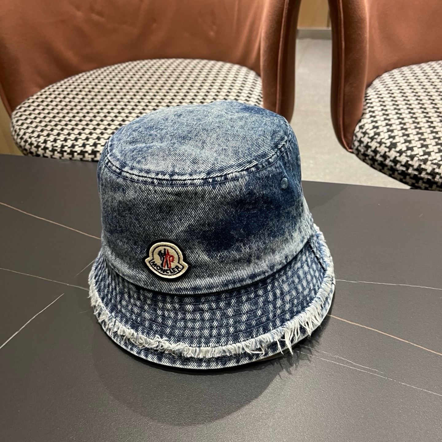 MONCLER（蒙口）帽子女款新款毛边牛仔渐变渔夫帽女大头围显脸小盆帽潮