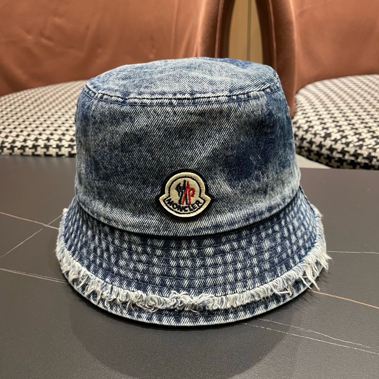 MONCLER（蒙口）帽子女款新款毛边牛仔渐变渔夫帽女大头围显脸小盆帽潮