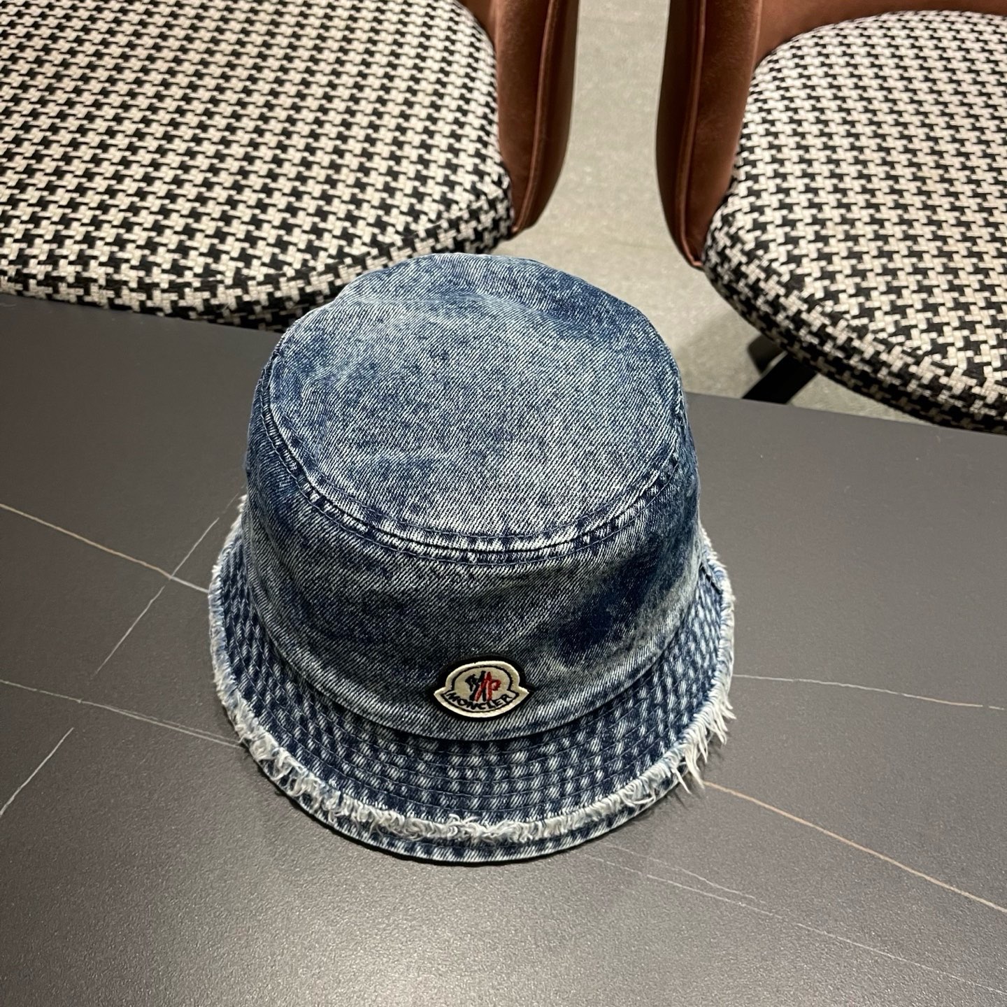 MONCLER（蒙口）帽子女款新款毛边牛仔渐变渔夫帽女大头围显脸小盆帽潮