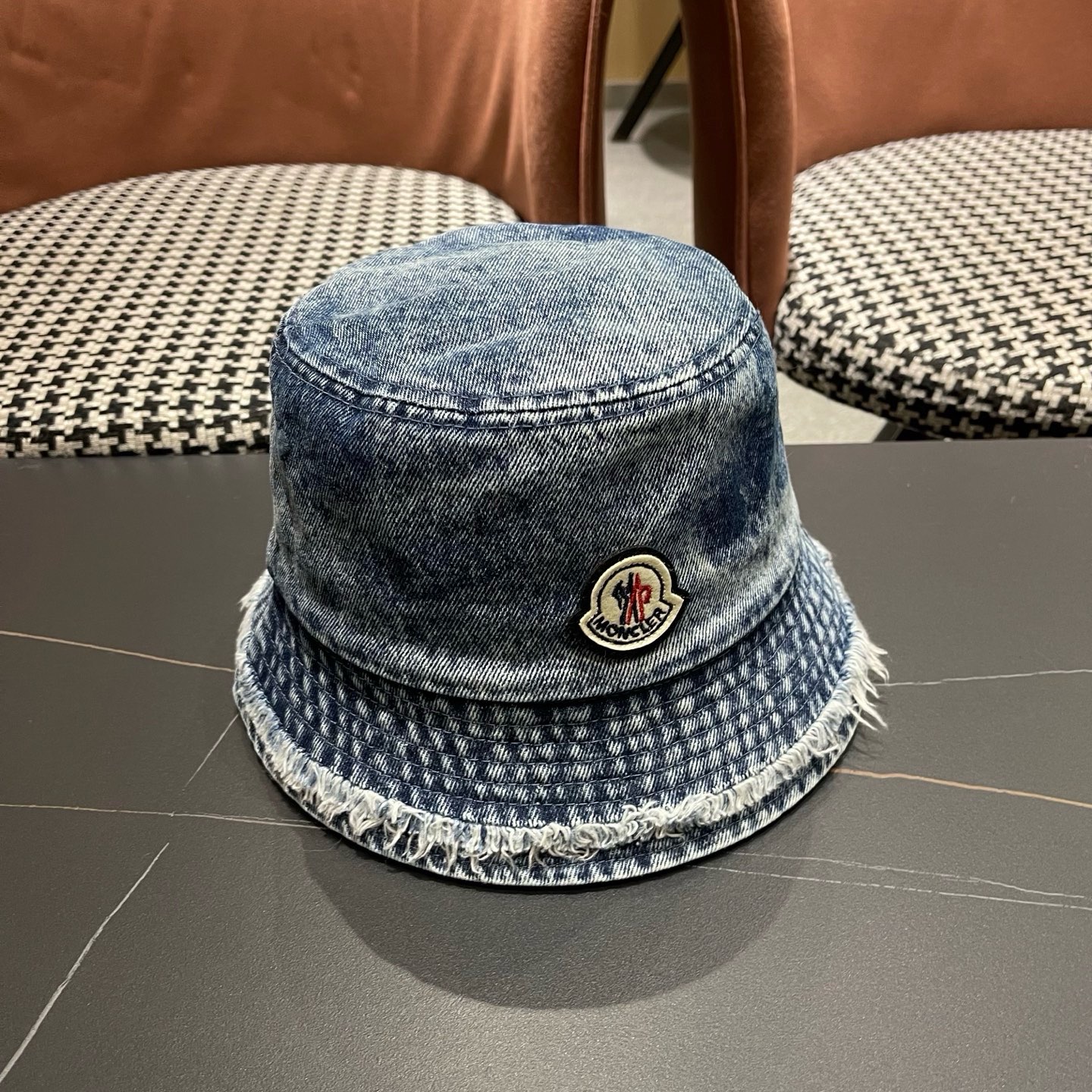 MONCLER（蒙口）帽子女款新款毛边牛仔渐变渔夫帽女大头围显脸小盆帽潮