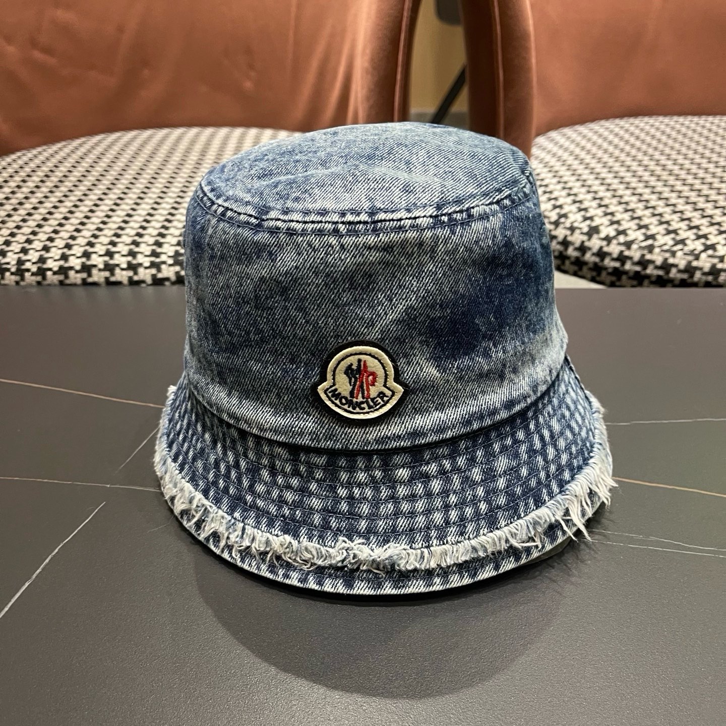 MONCLER（蒙口）帽子女款新款毛边牛仔渐变渔夫帽女大头围显脸小盆帽潮