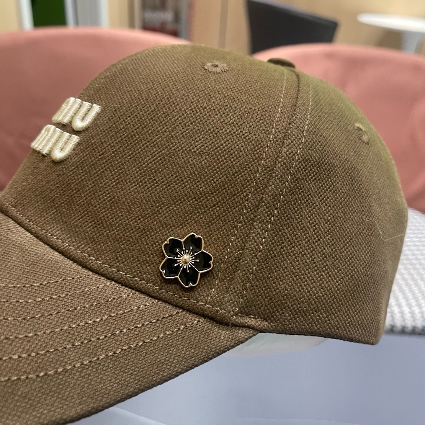 谬谬mium 原单新款纯棒球帽，👍👍正品开模订制，原版做工细致质量超赞！偶尔换换感觉真的太棒了