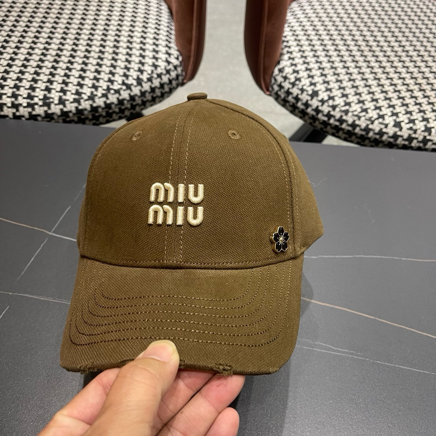 谬谬mium 原单新款纯棒球帽，👍👍正品开模订制，原版做工细致质量超赞！偶尔换换感觉真的太棒了