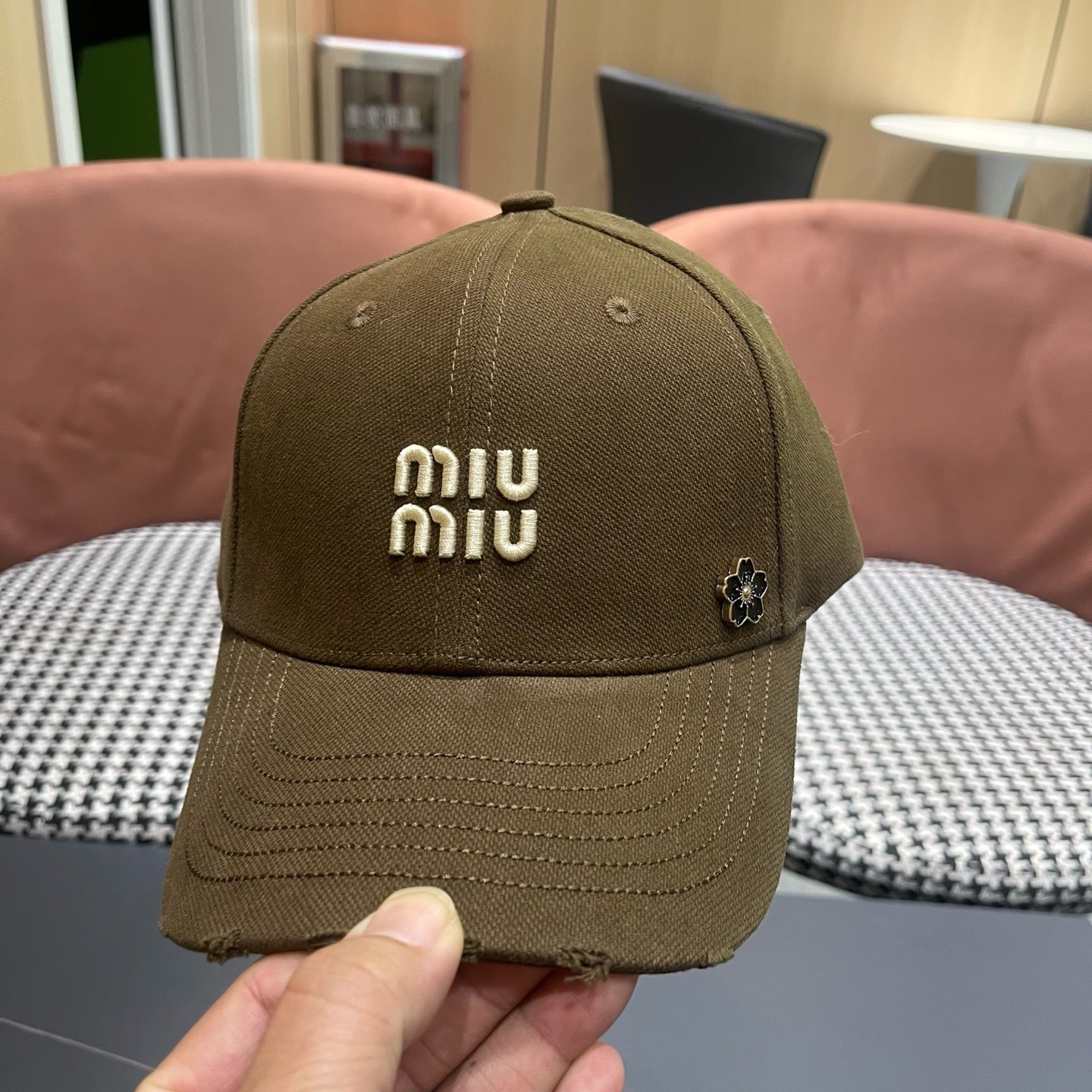 谬谬mium 原单新款纯棒球帽，👍👍正品开模订制，原版做工细致质量超赞！偶尔换换感觉真的太棒了