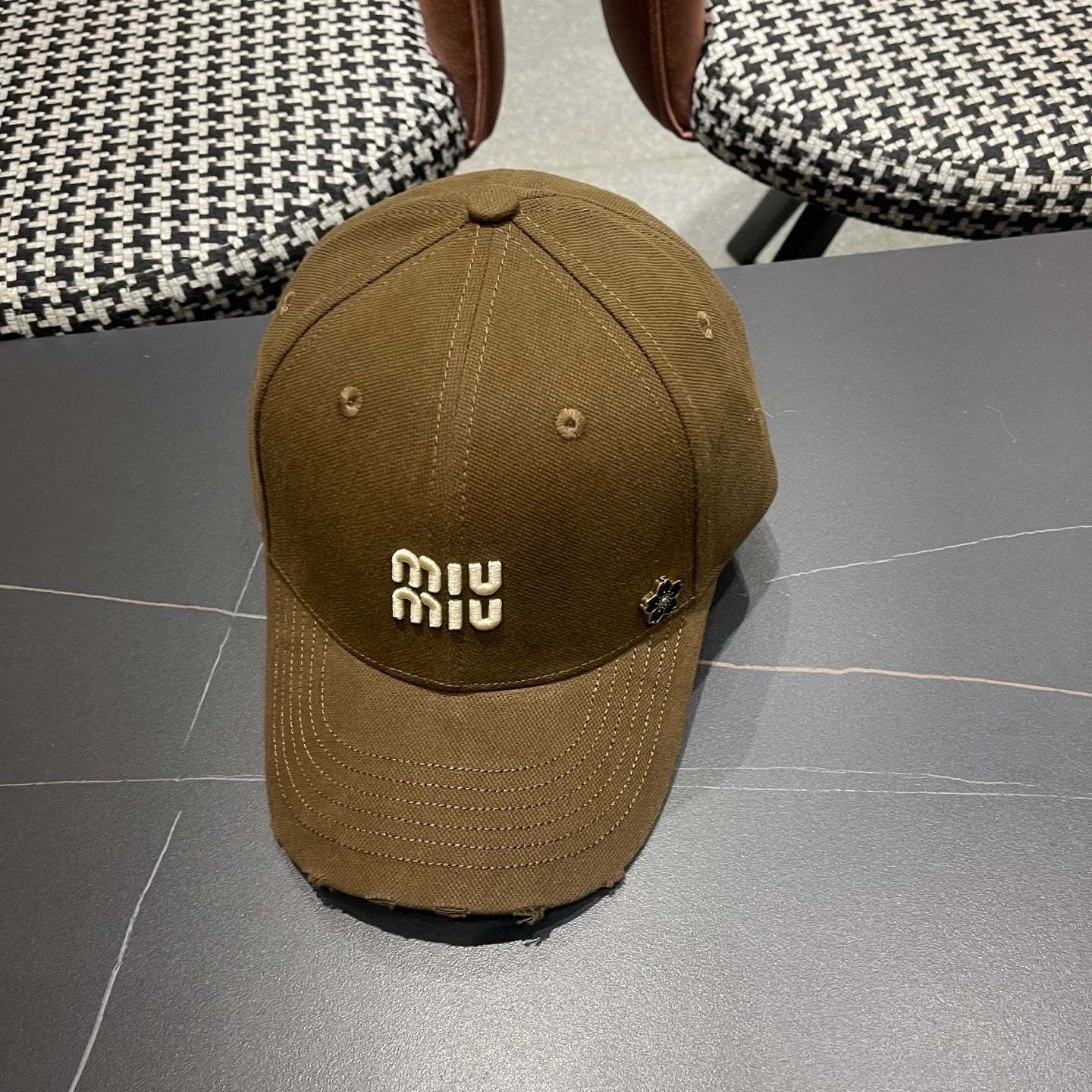 谬谬mium 原单新款纯棒球帽，👍👍正品开模订制，原版做工细致质量超赞！偶尔换换感觉真的太棒了