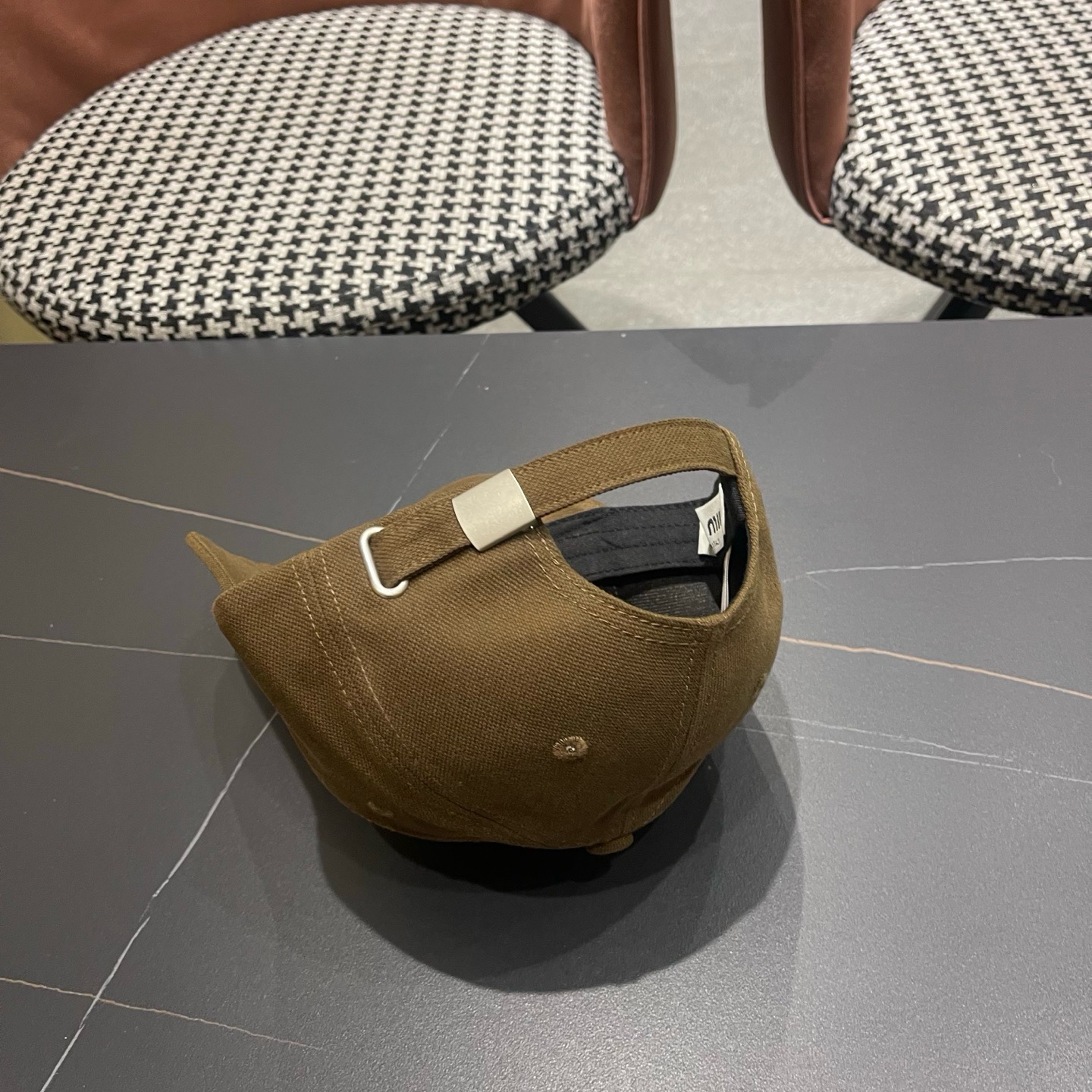 谬谬mium 原单新款纯棒球帽，👍👍正品开模订制，原版做工细致质量超赞！偶尔换换感觉真的太棒了