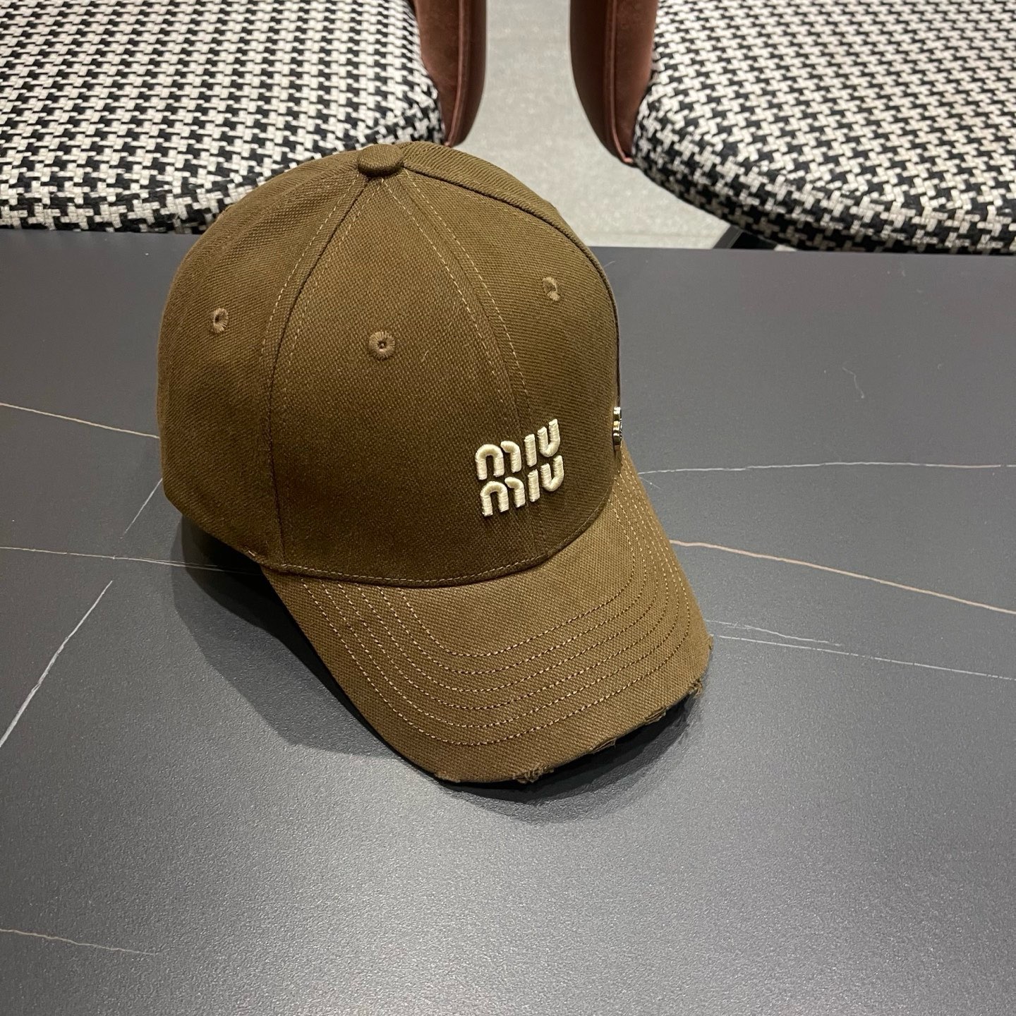 谬谬mium 原单新款纯棒球帽，👍👍正品开模订制，原版做工细致质量超赞！偶尔换换感觉真的太棒了