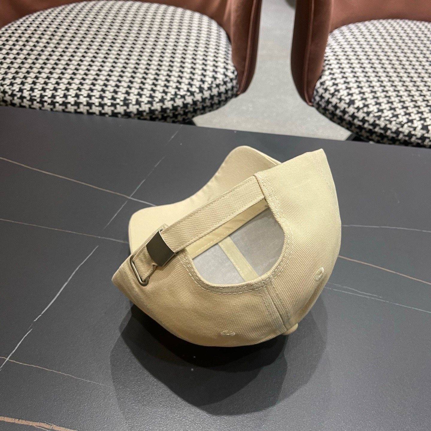 谬谬mium 原单新款纯棒球帽，👍👍正品开模订制，原版做工细致质量超赞！偶尔换换感觉真的太棒了