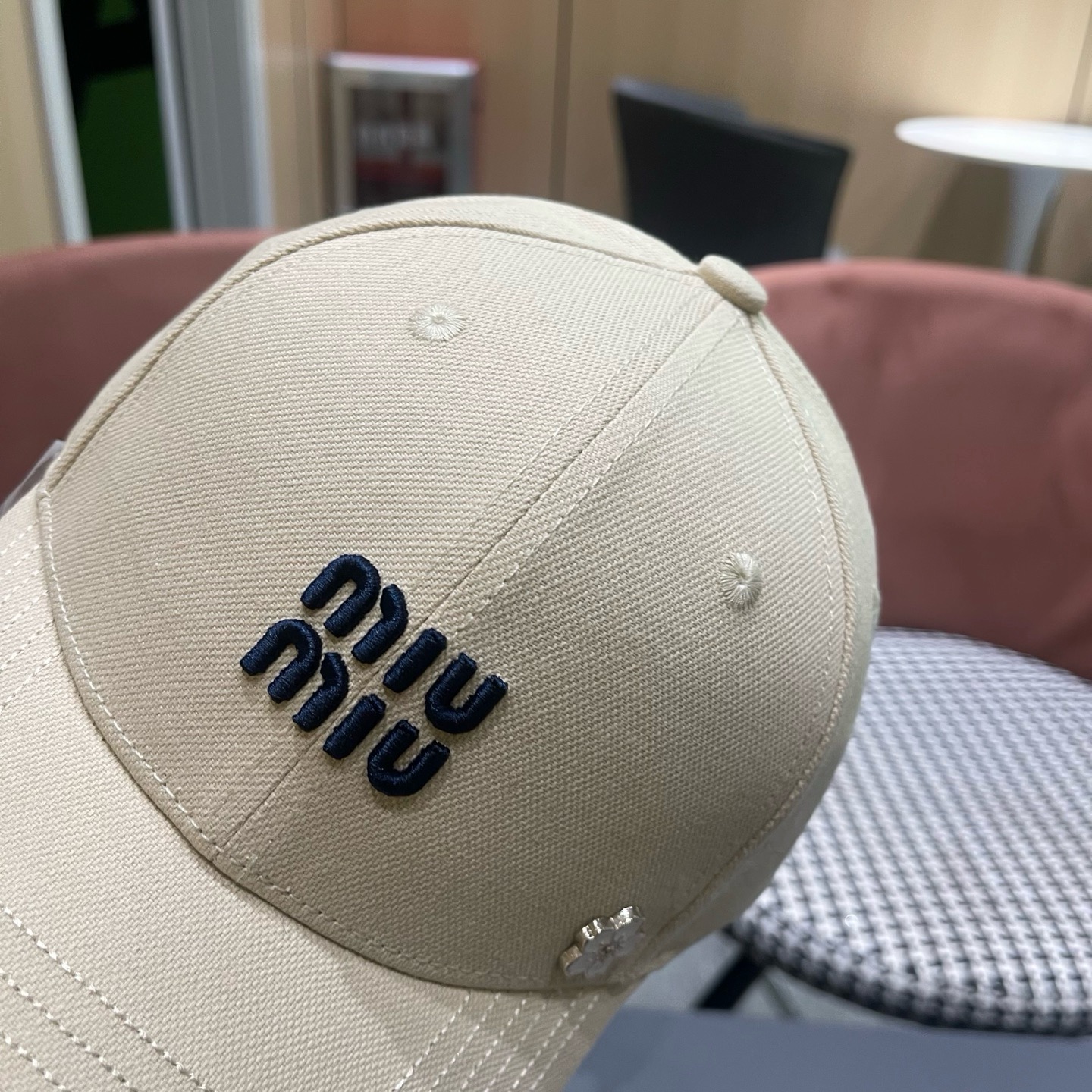 谬谬mium 原单新款纯棒球帽，👍👍正品开模订制，原版做工细致质量超赞！偶尔换换感觉真的太棒了