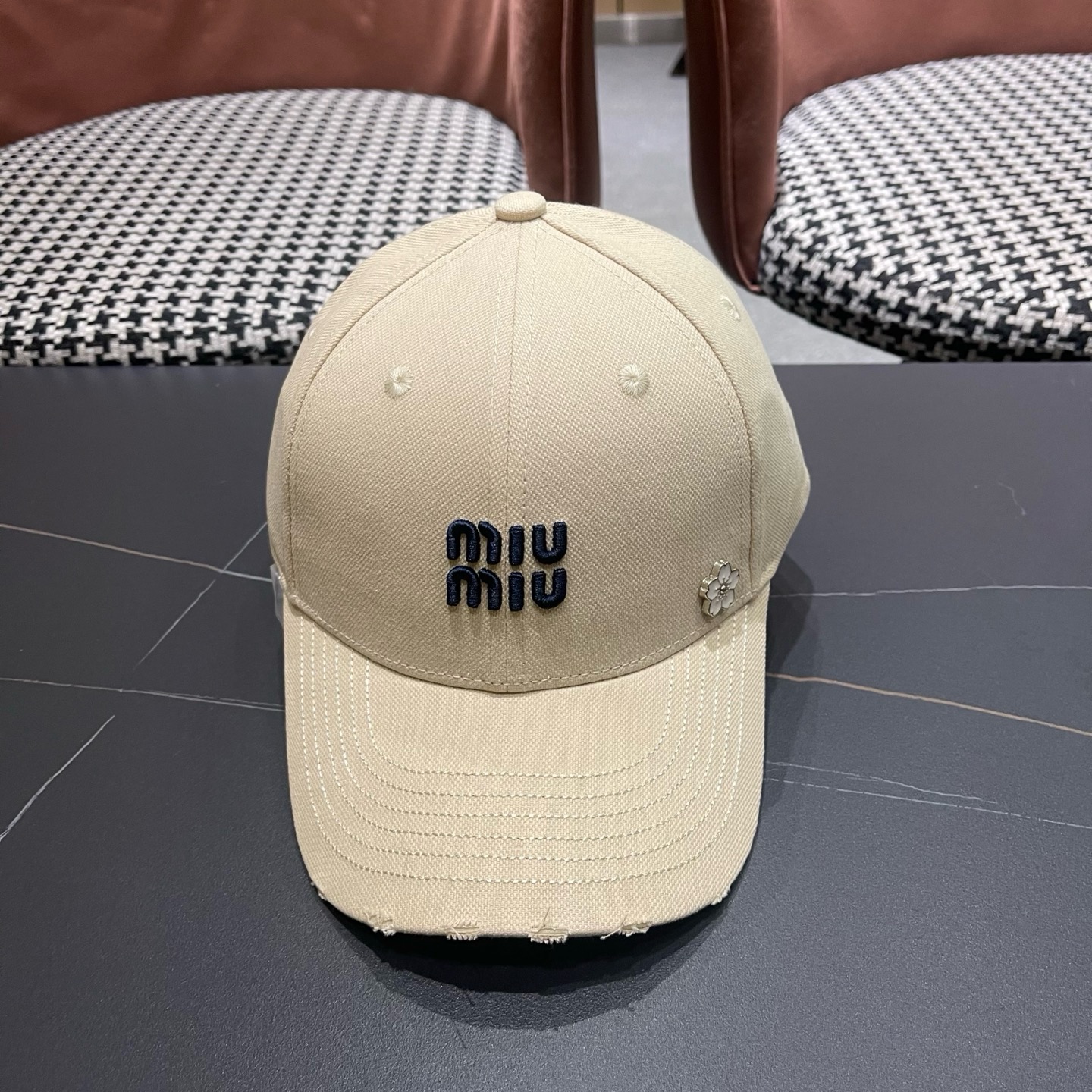 谬谬mium 原单新款纯棒球帽，👍👍正品开模订制，原版做工细致质量超赞！偶尔换换感觉真的太棒了