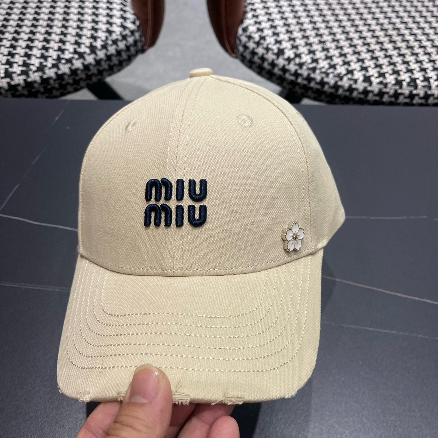 谬谬mium 原单新款纯棒球帽，👍👍正品开模订制，原版做工细致质量超赞！偶尔换换感觉真的太棒了