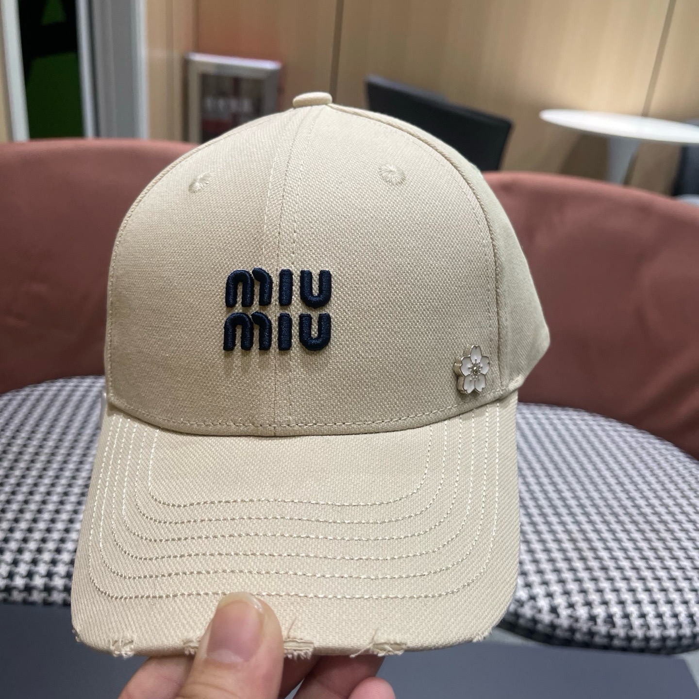 谬谬mium 原单新款纯棒球帽，👍👍正品开模订制，原版做工细致质量超赞！偶尔换换感觉真的太棒了