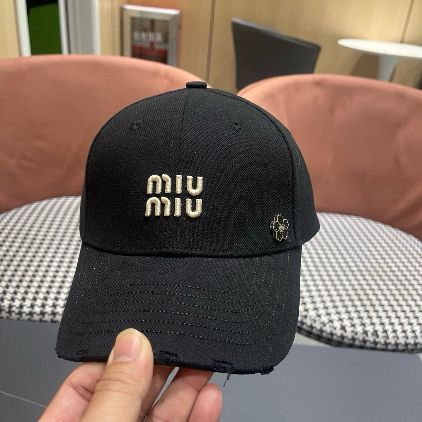 谬谬mium 原单新款纯棒球帽，👍👍正品开模订制，原版做工细致质量超赞！偶尔换换感觉真的太棒了