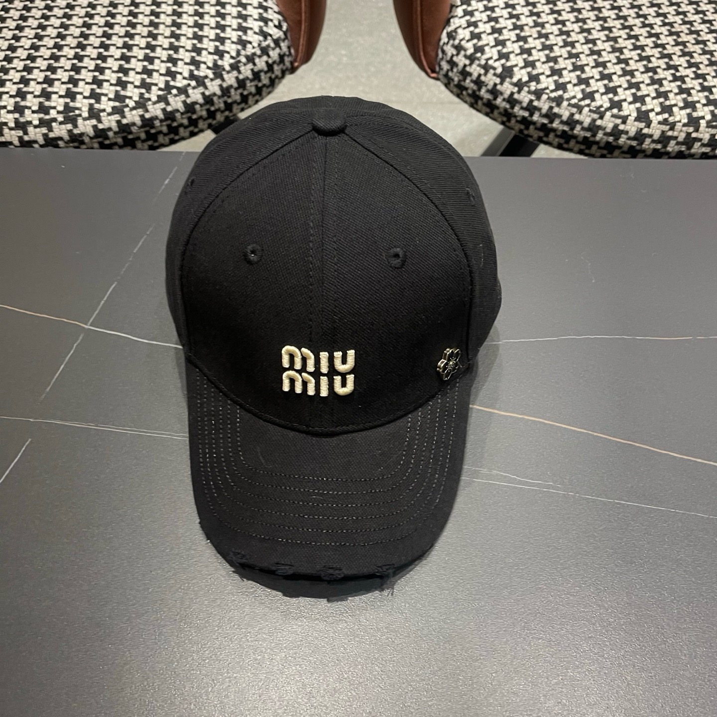 谬谬mium 原单新款纯棒球帽，👍👍正品开模订制，原版做工细致质量超赞！偶尔换换感觉真的太棒了