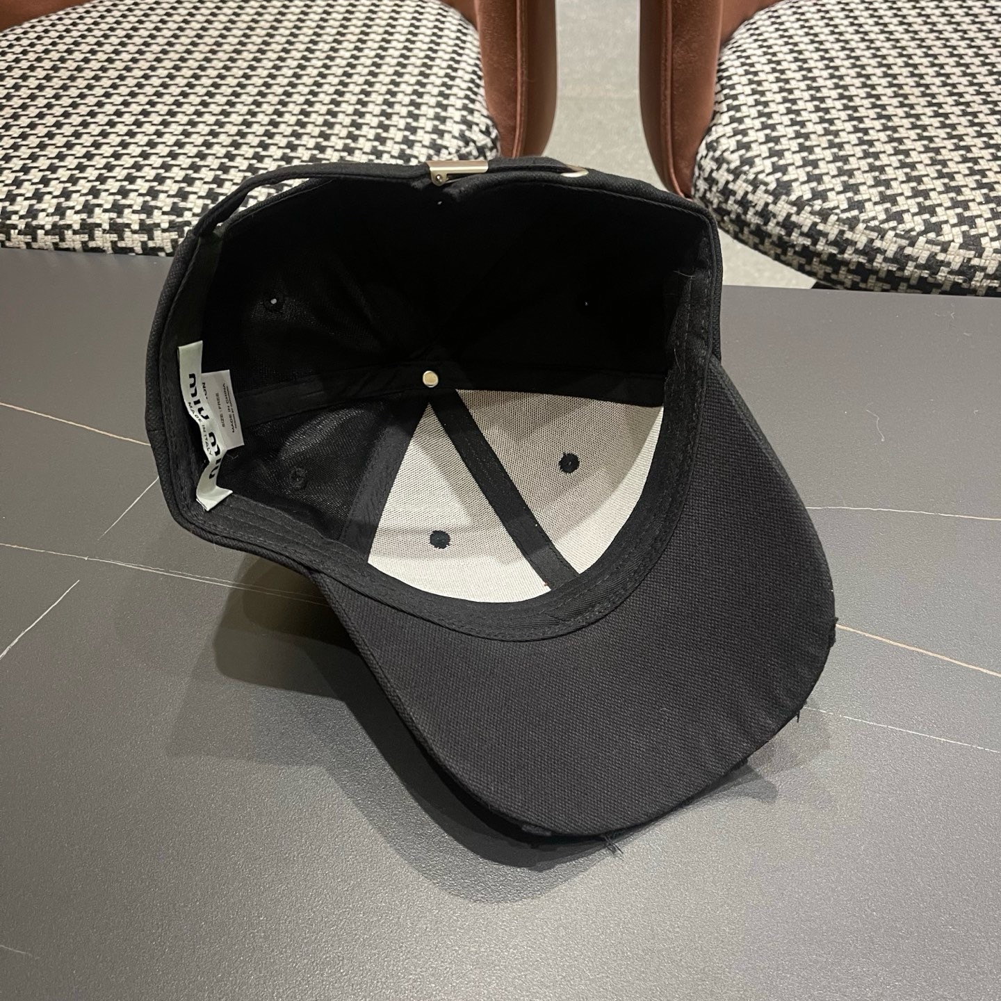 谬谬mium 原单新款纯棒球帽，👍👍正品开模订制，原版做工细致质量超赞！偶尔换换感觉真的太棒了