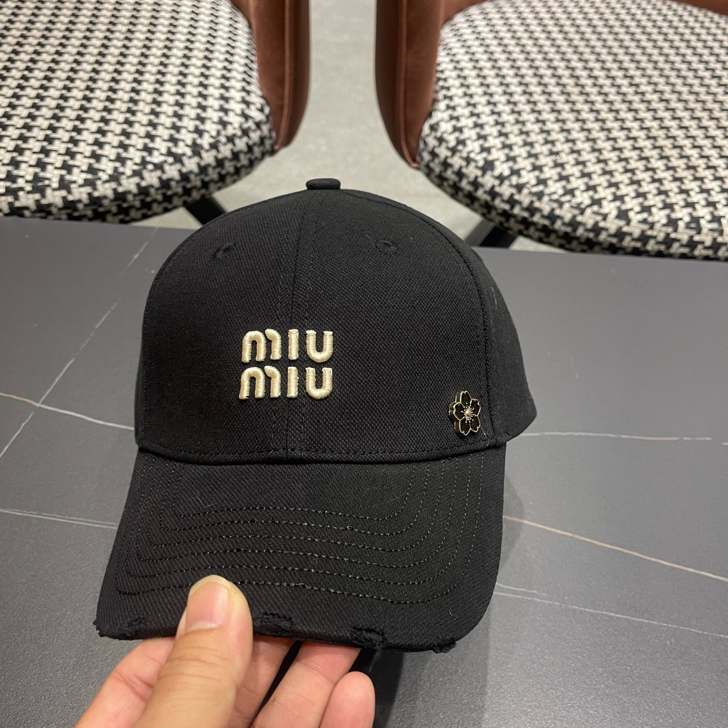 谬谬mium 原单新款纯棒球帽，👍👍正品开模订制，原版做工细致质量超赞！偶尔换换感觉真的太棒了