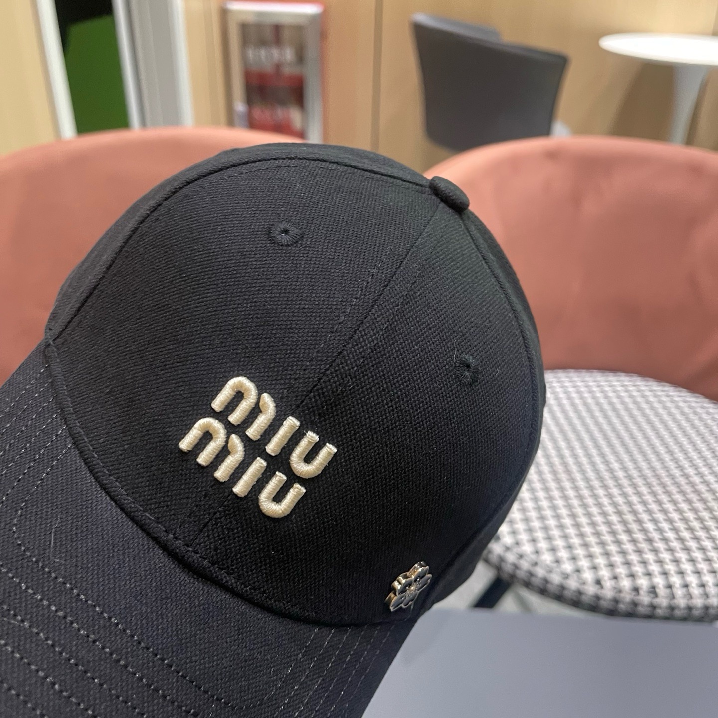 谬谬mium 原单新款纯棒球帽，👍👍正品开模订制，原版做工细致质量超赞！偶尔换换感觉真的太棒了