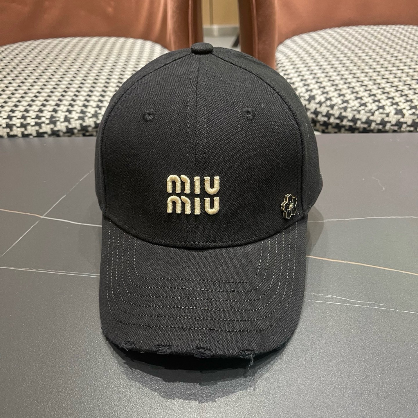 谬谬mium 原单新款纯棒球帽，👍👍正品开模订制，原版做工细致质量超赞！偶尔换换感觉真的太棒了