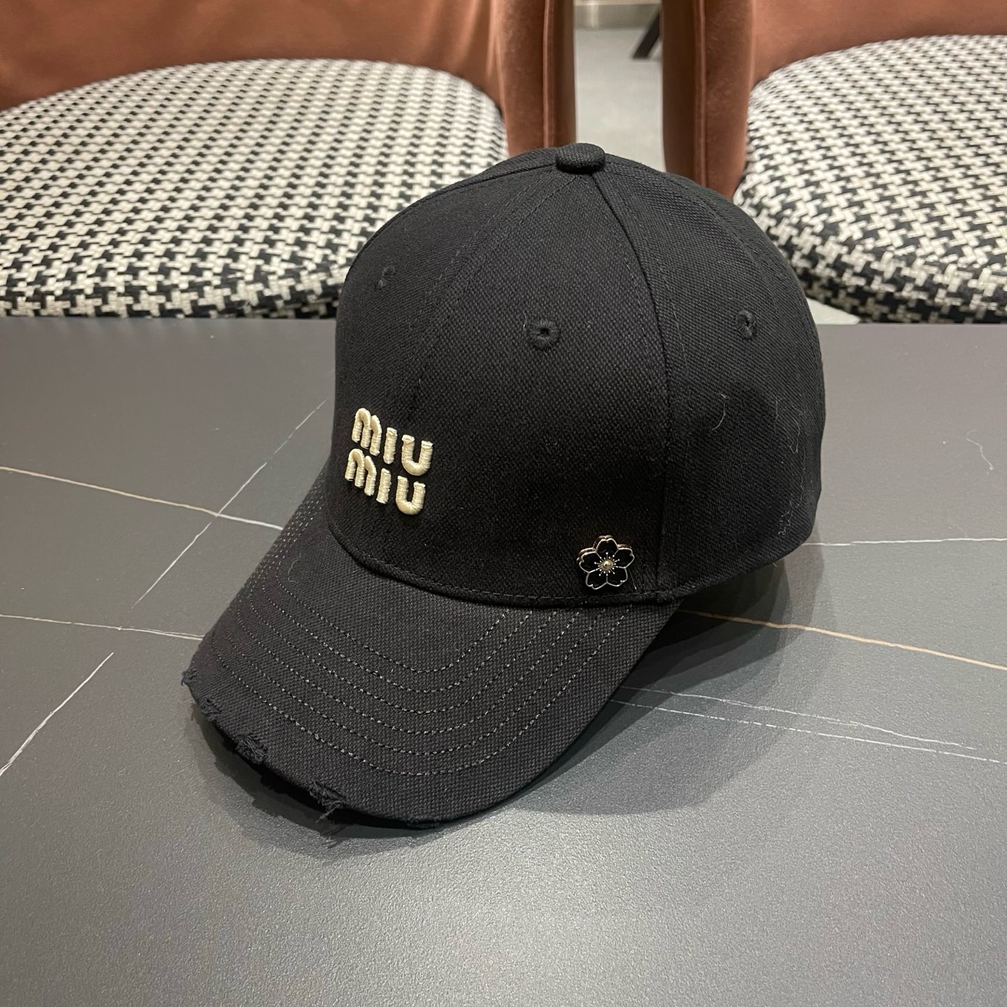 谬谬mium 原单新款纯棒球帽，👍👍正品开模订制，原版做工细致质量超赞！偶尔换换感觉真的太棒了