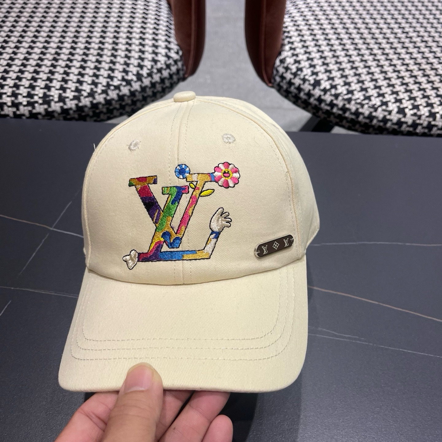 路易威登棒球帽LouisVuitton新款LV棒球帽，完美刺绣，高端大气，百搭款🤗男女通用！