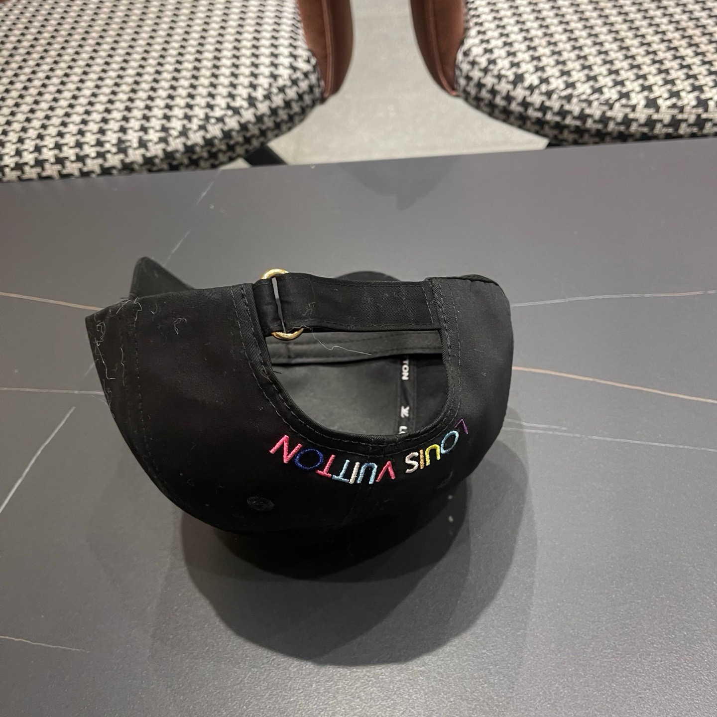 路易威登棒球帽LouisVuitton新款LV棒球帽，完美刺绣，高端大气，百搭款🤗男女通用！