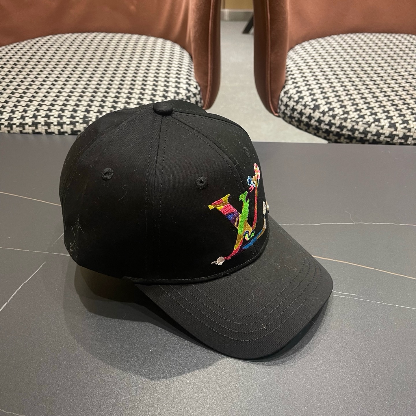 路易威登棒球帽LouisVuitton新款LV棒球帽，完美刺绣，高端大气，百搭款🤗男女通用！