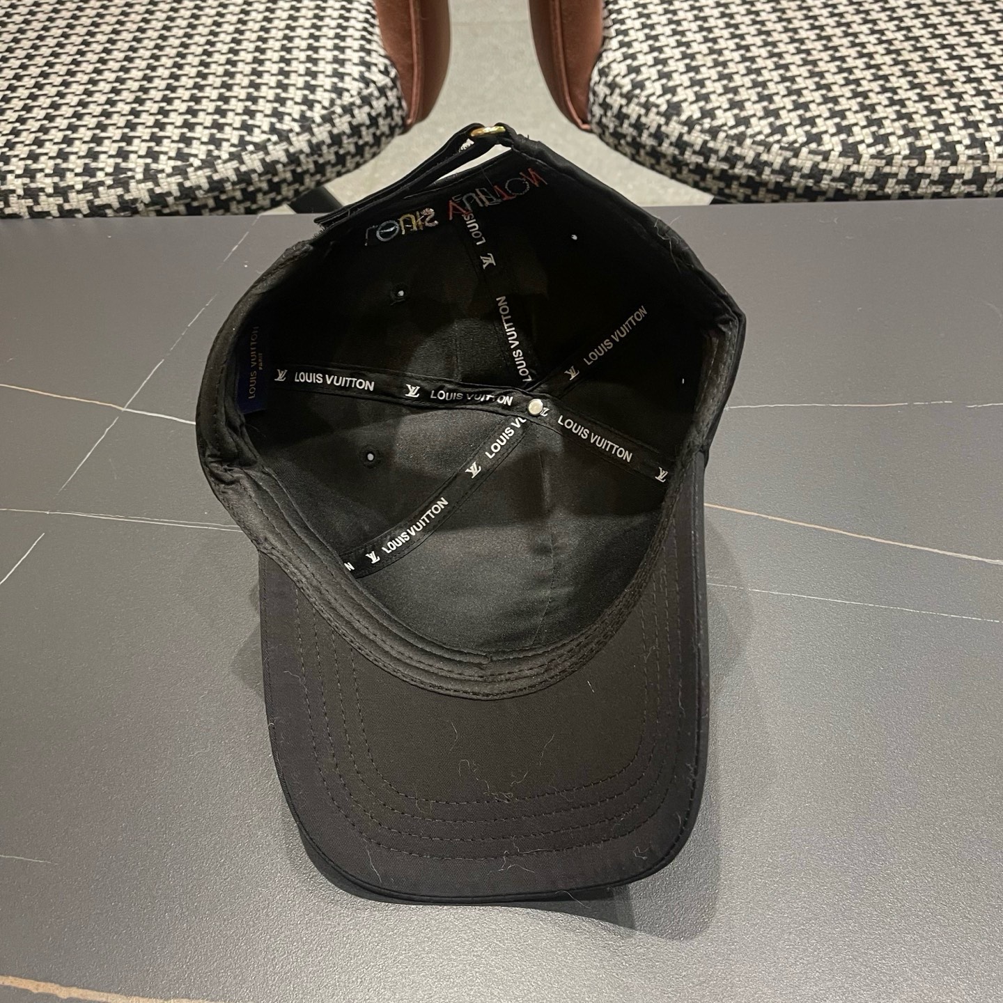 路易威登棒球帽LouisVuitton新款LV棒球帽，完美刺绣，高端大气，百搭款🤗男女通用！