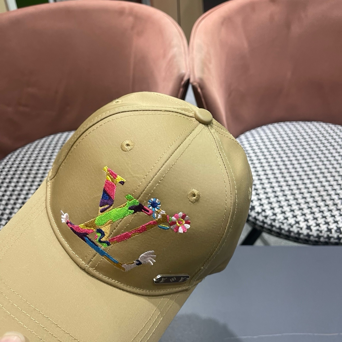 路易威登棒球帽LouisVuitton新款LV棒球帽，完美刺绣，高端大气，百搭款🤗男女通用！