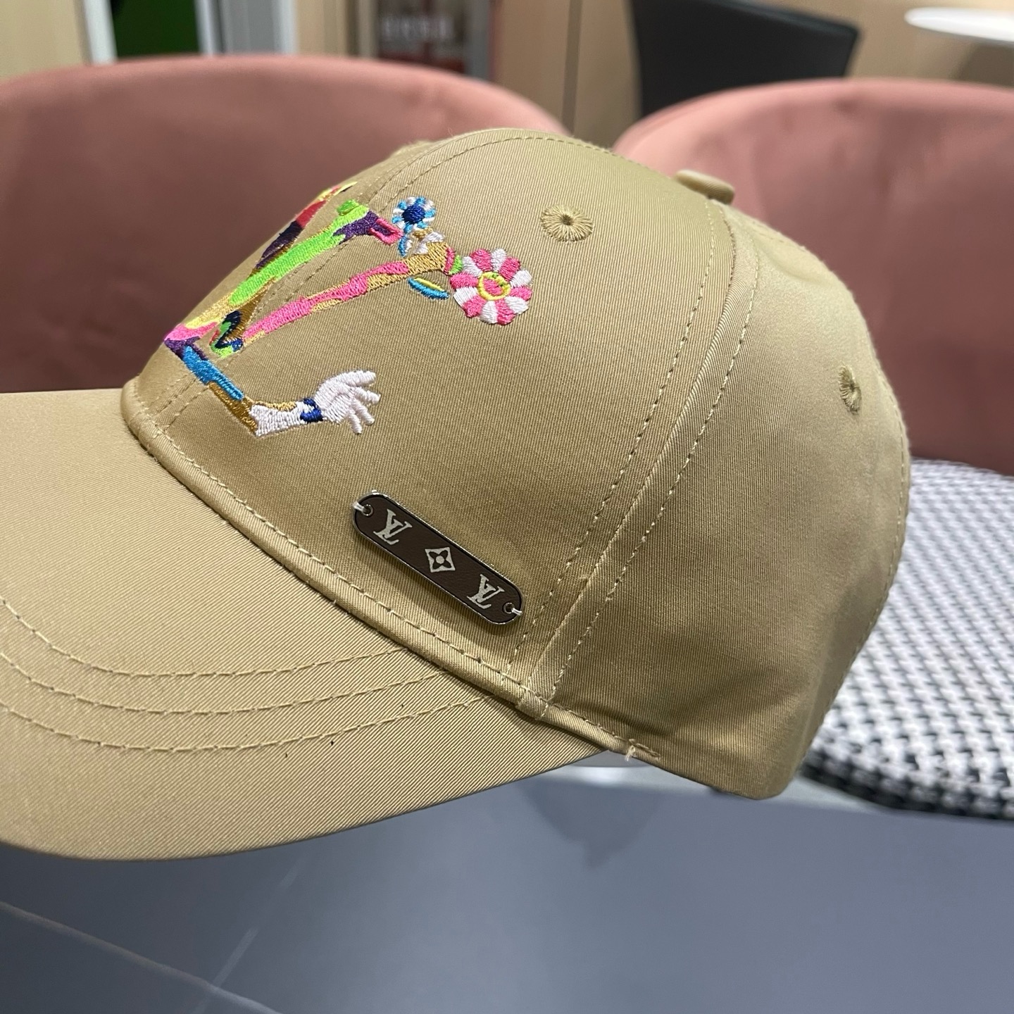 路易威登棒球帽LouisVuitton新款LV棒球帽，完美刺绣，高端大气，百搭款🤗男女通用！
