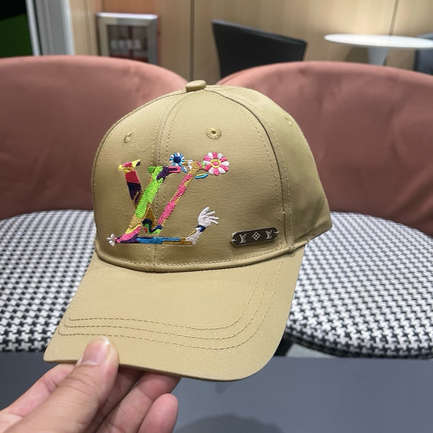 路易威登棒球帽LouisVuitton新款LV棒球帽，完美刺绣，高端大气，百搭款🤗男女通用！