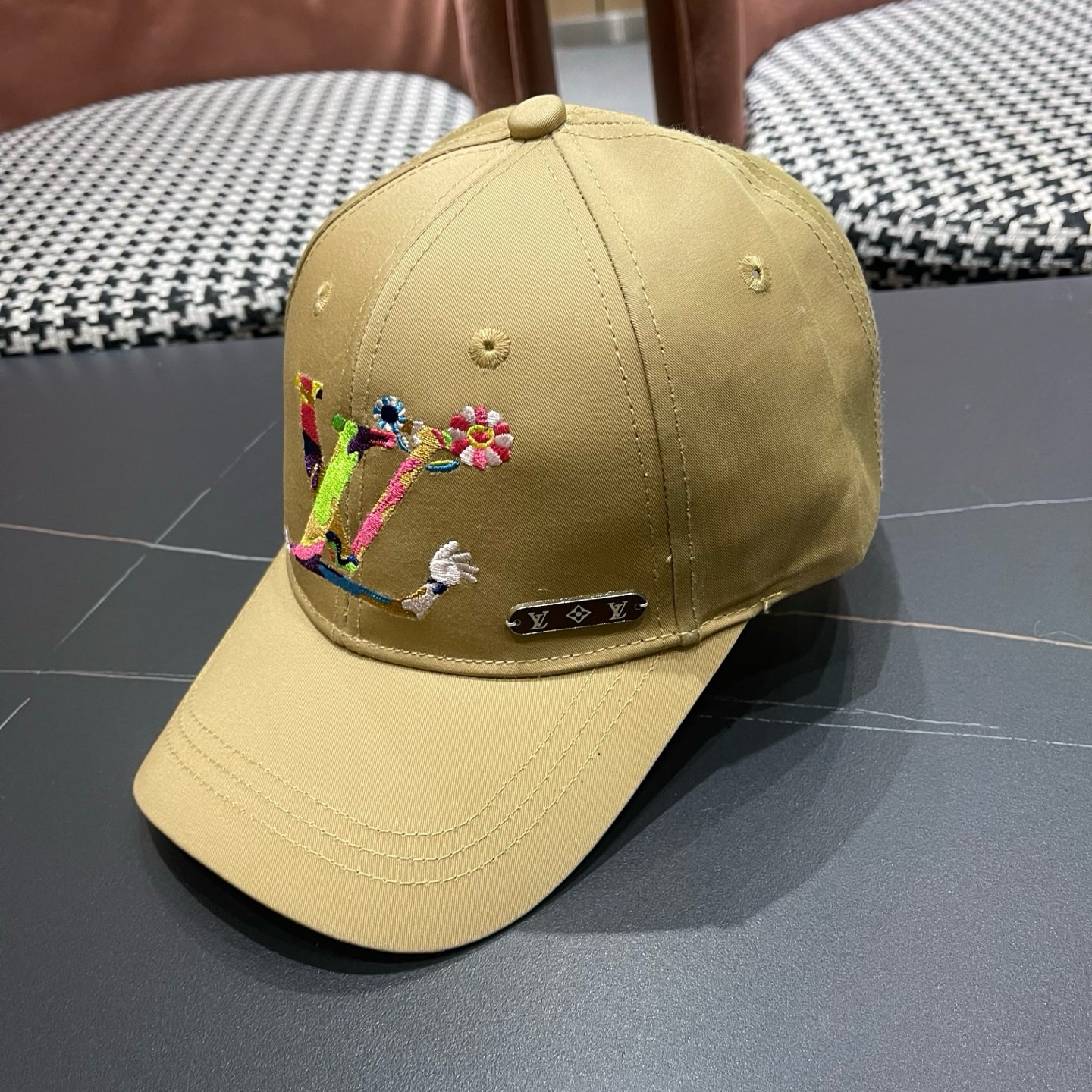 路易威登棒球帽LouisVuitton新款LV棒球帽，完美刺绣，高端大气，百搭款🤗男女通用！