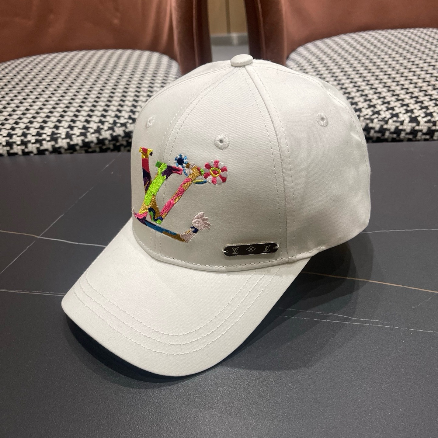 路易威登棒球帽LouisVuitton新款LV棒球帽，完美刺绣，高端大气，百搭款🤗男女通用！
