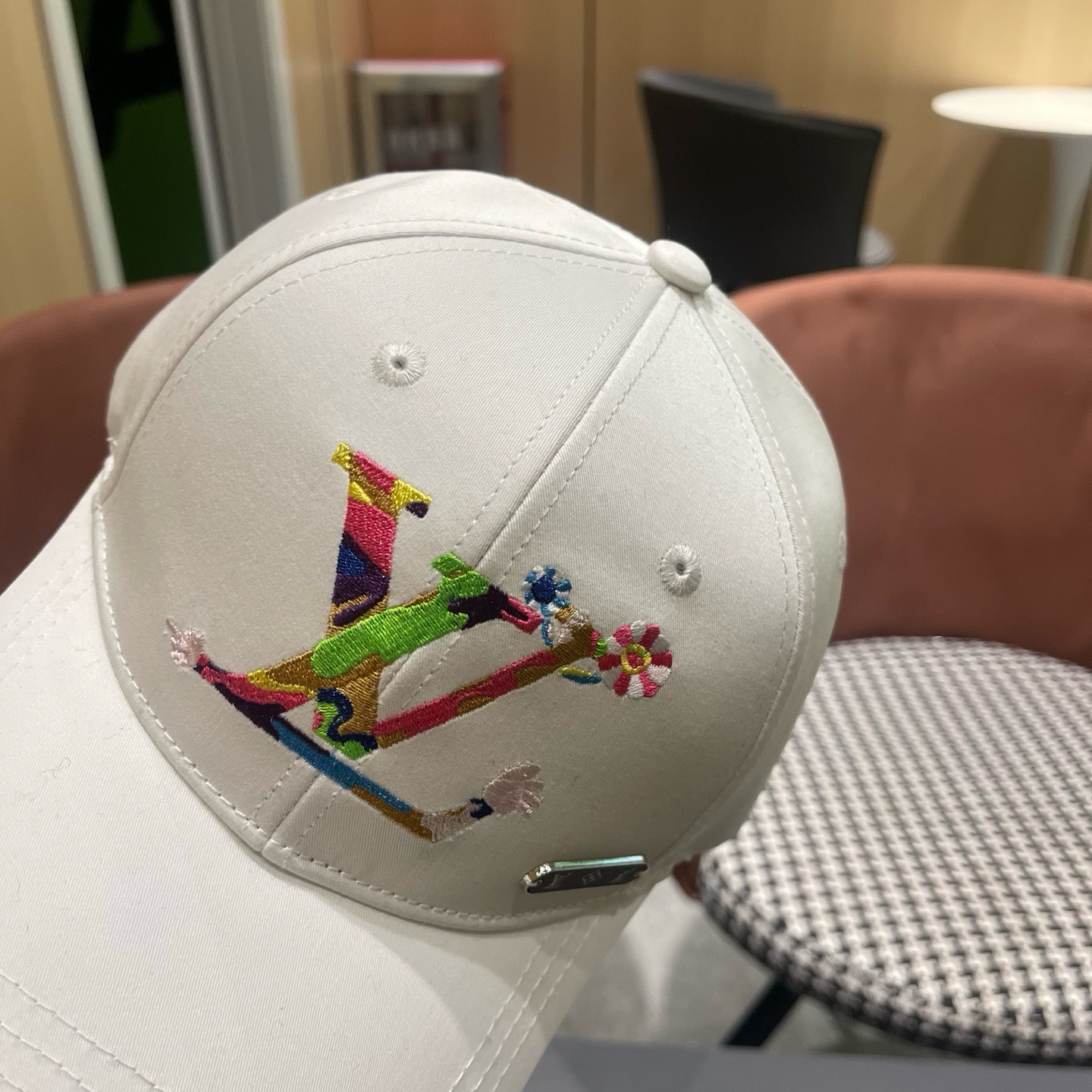 路易威登棒球帽LouisVuitton新款LV棒球帽，完美刺绣，高端大气，百搭款🤗男女通用！