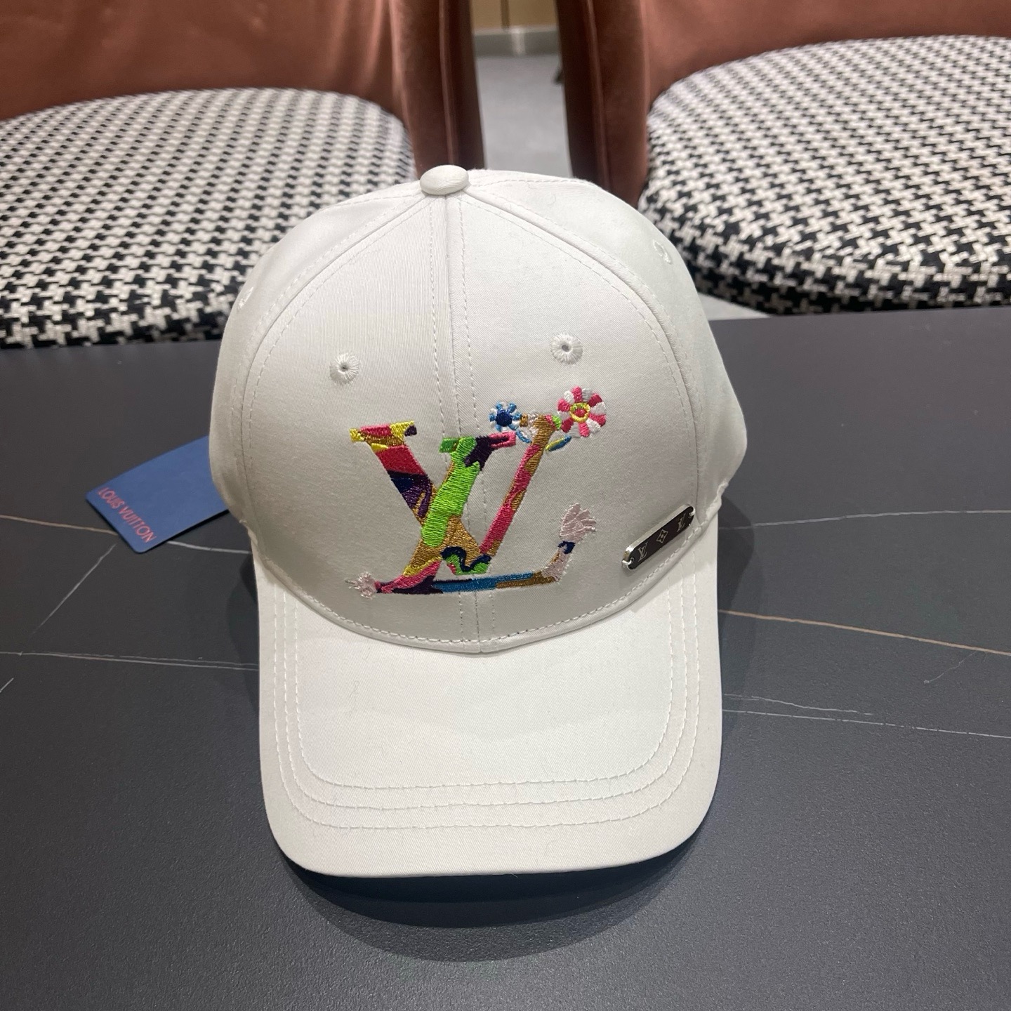 路易威登棒球帽LouisVuitton新款LV棒球帽，完美刺绣，高端大气，百搭款🤗男女通用！