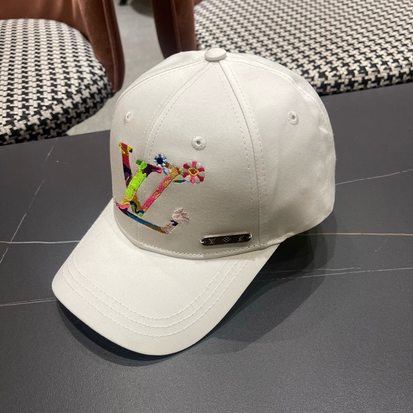 路易威登棒球帽LouisVuitton新款LV棒球帽，完美刺绣，高端大气，百搭款🤗男女通用！