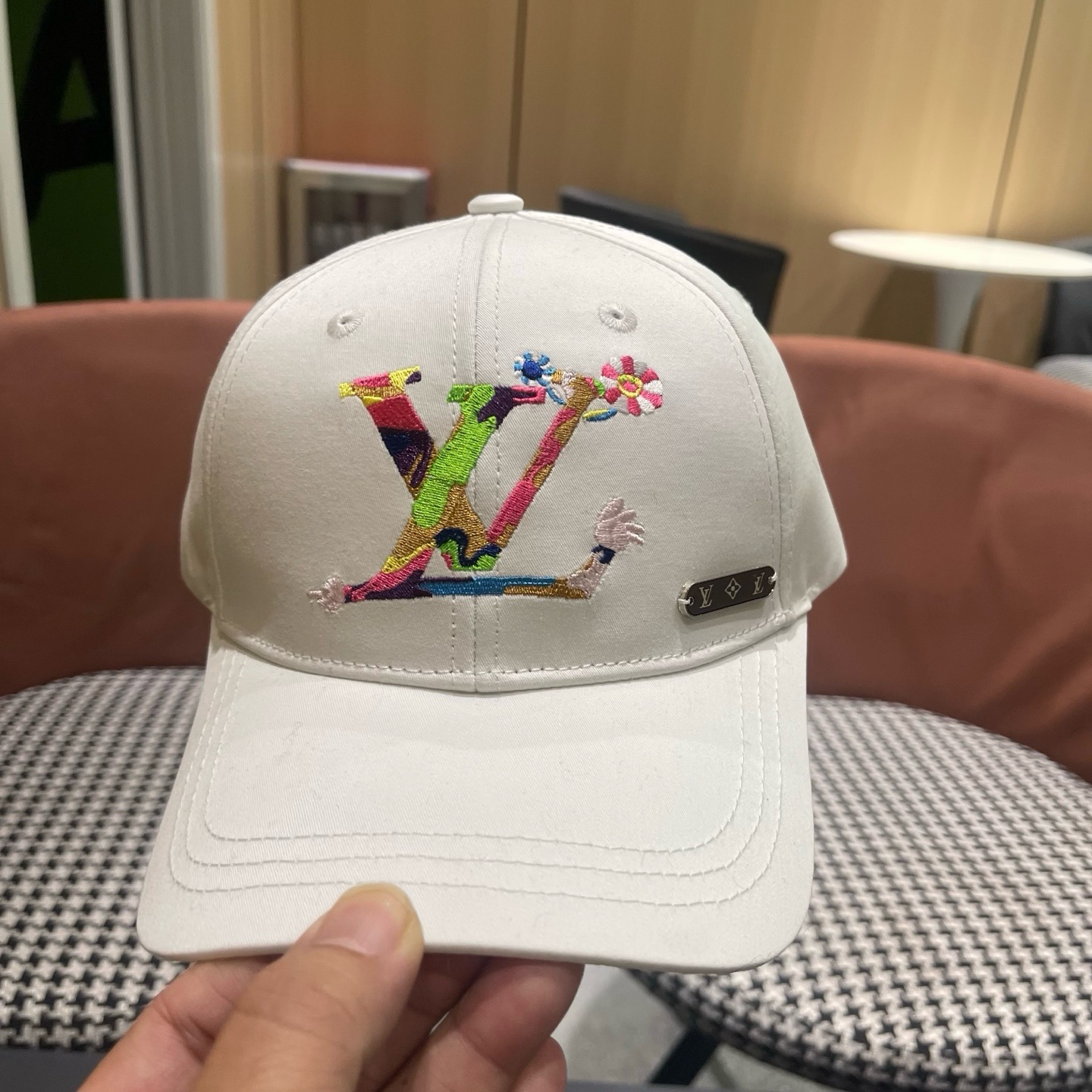 路易威登棒球帽LouisVuitton新款LV棒球帽，完美刺绣，高端大气，百搭款🤗男女通用！