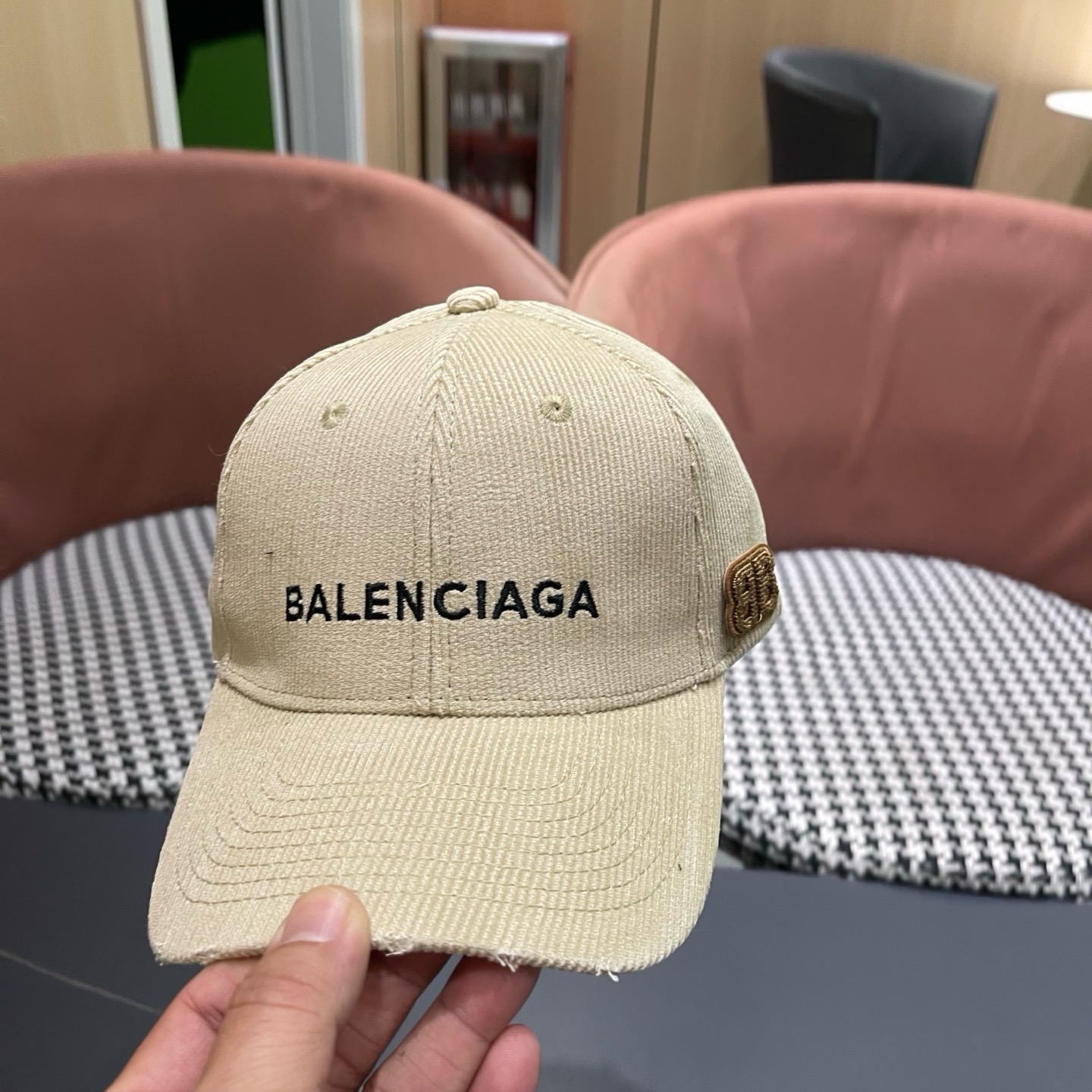 巴黎世家Balenciaga 秋冬版新款正式来袭，众明星款 巴黎世家 高档棒球帽，细节做工特别精致，专柜
