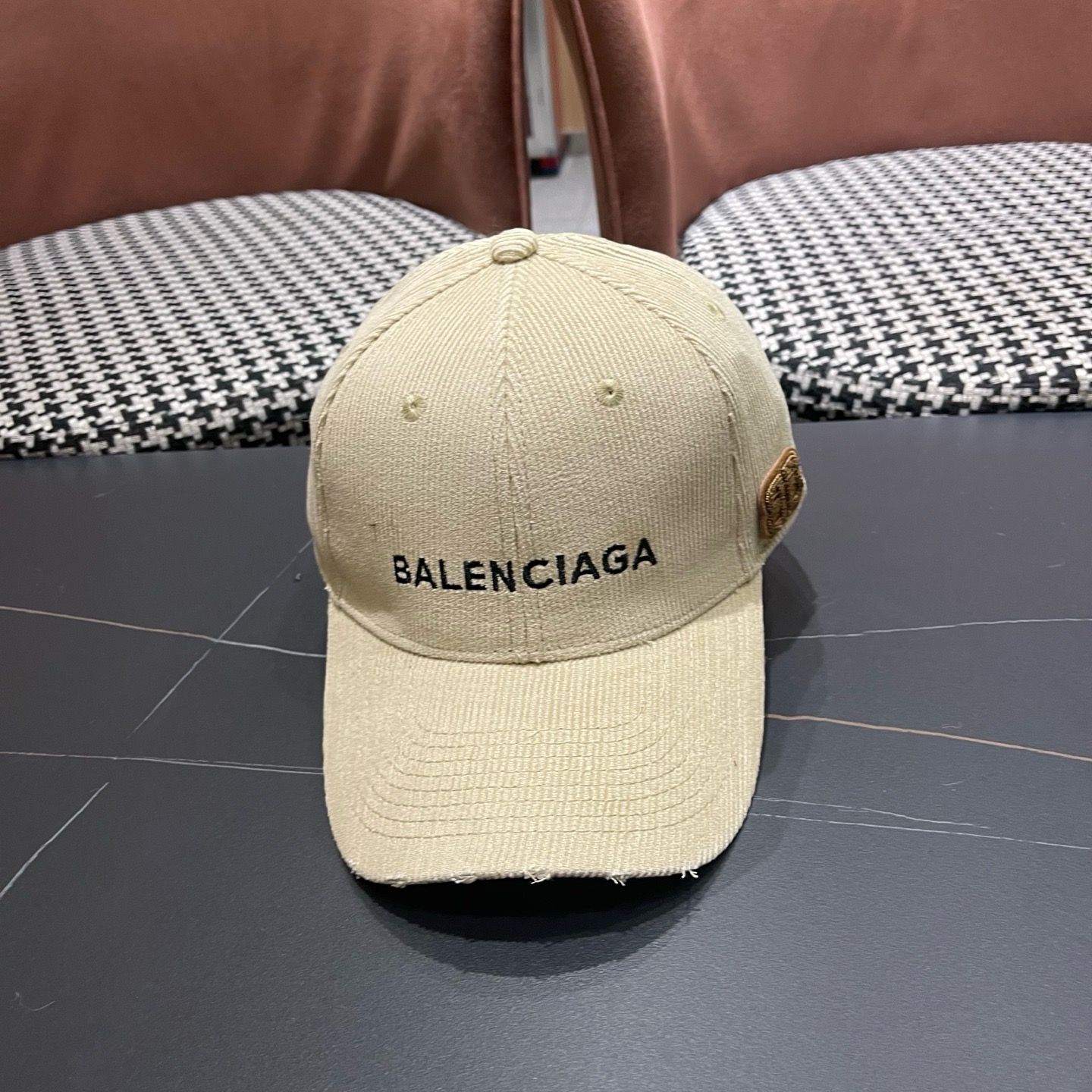 巴黎世家Balenciaga 秋冬版新款正式来袭，众明星款 巴黎世家 高档棒球帽，细节做工特别精致，专柜