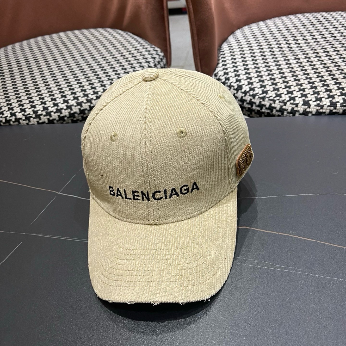巴黎世家Balenciaga 秋冬版新款正式来袭，众明星款 巴黎世家 高档棒球帽，细节做工特别精致，专柜