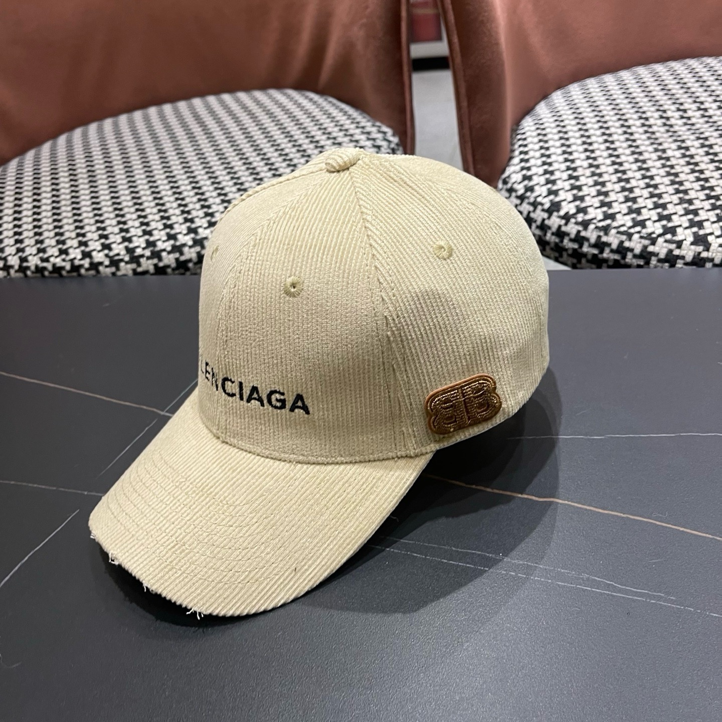 巴黎世家Balenciaga 秋冬版新款正式来袭，众明星款 巴黎世家 高档棒球帽，细节做工特别精致，专柜